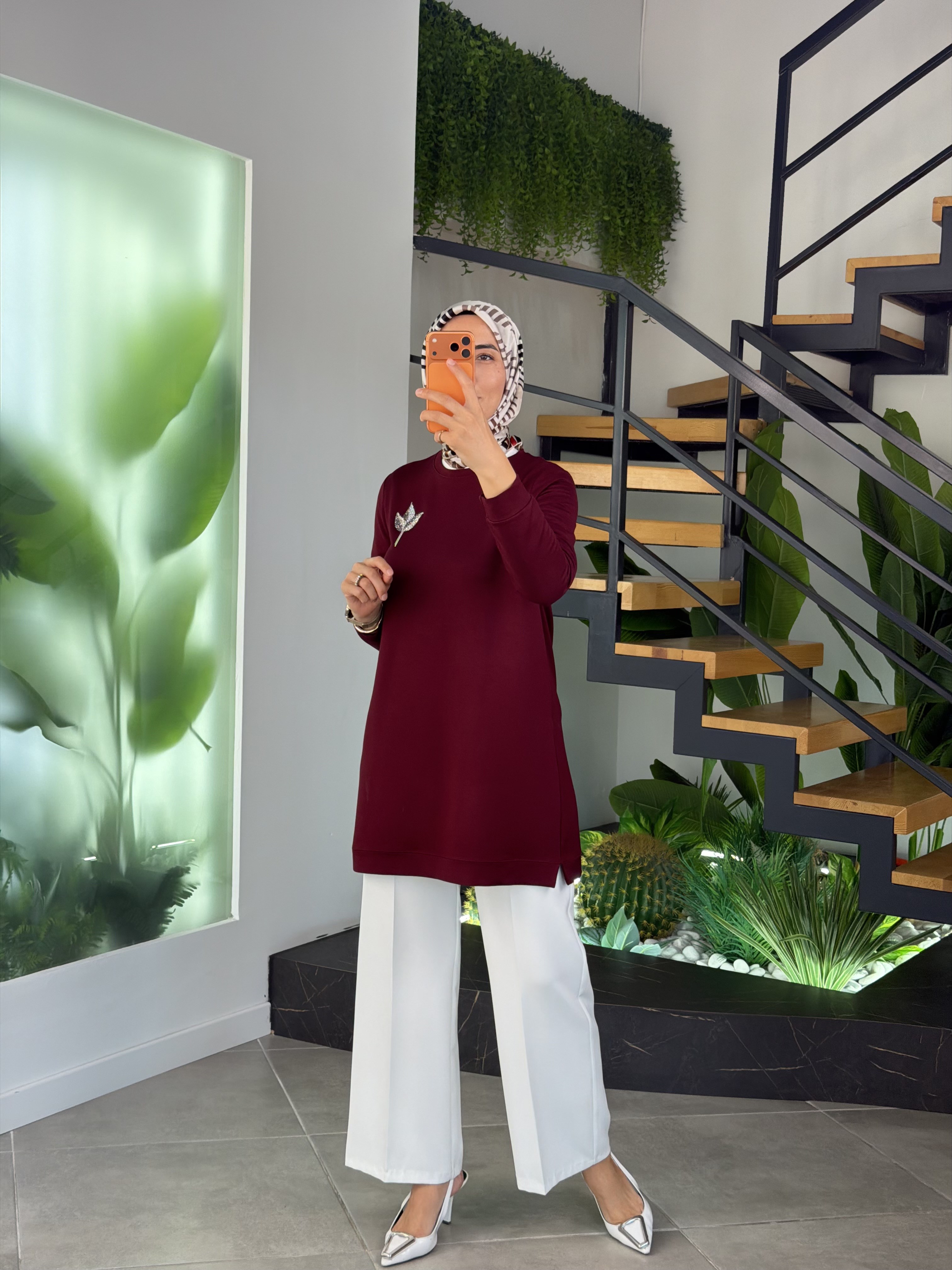 Bordo Renk Yaprak Taş Detaylı Tunik
