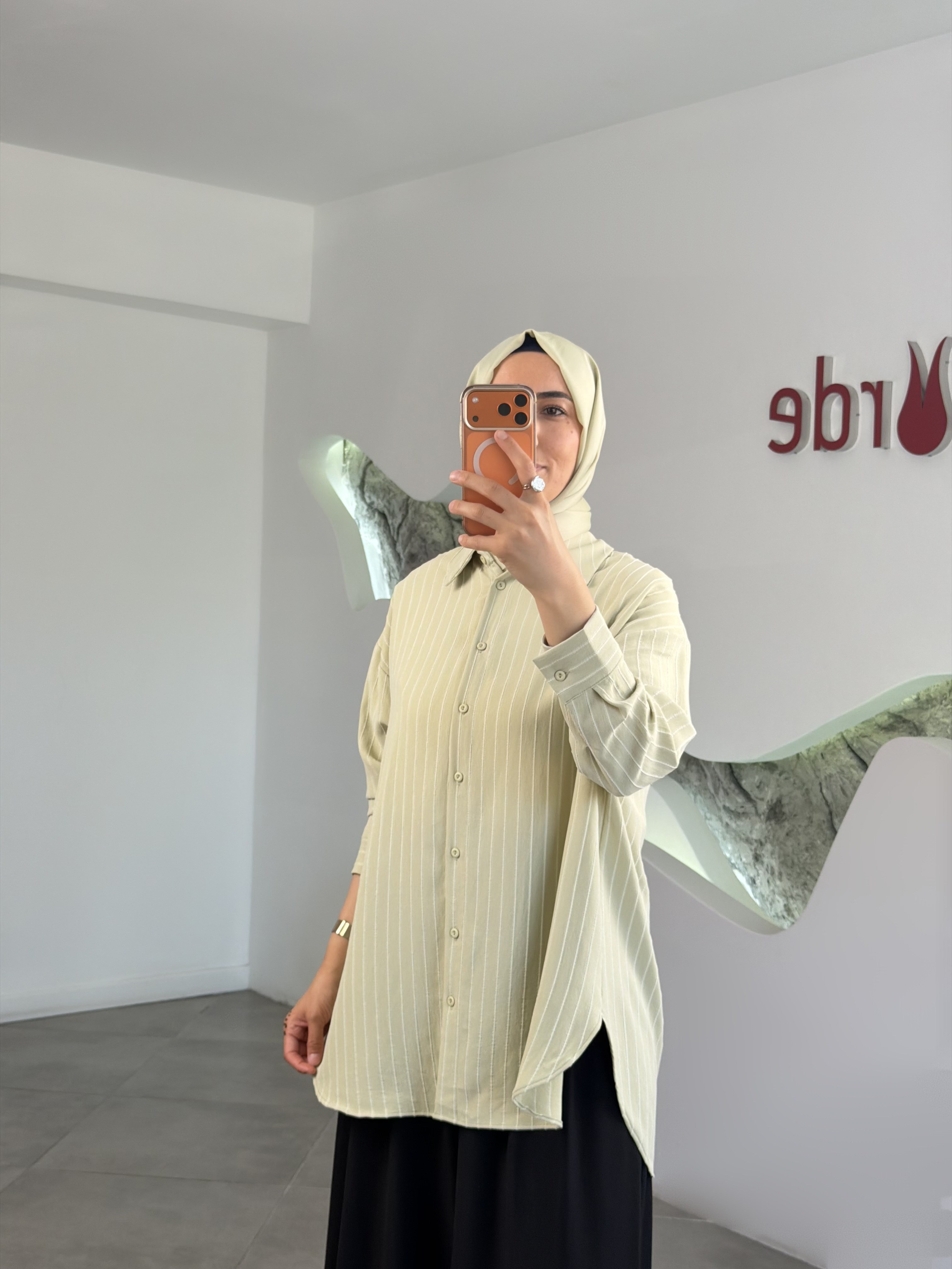 Çağla Yeşili Renk Çizgili Basıc Gömlek