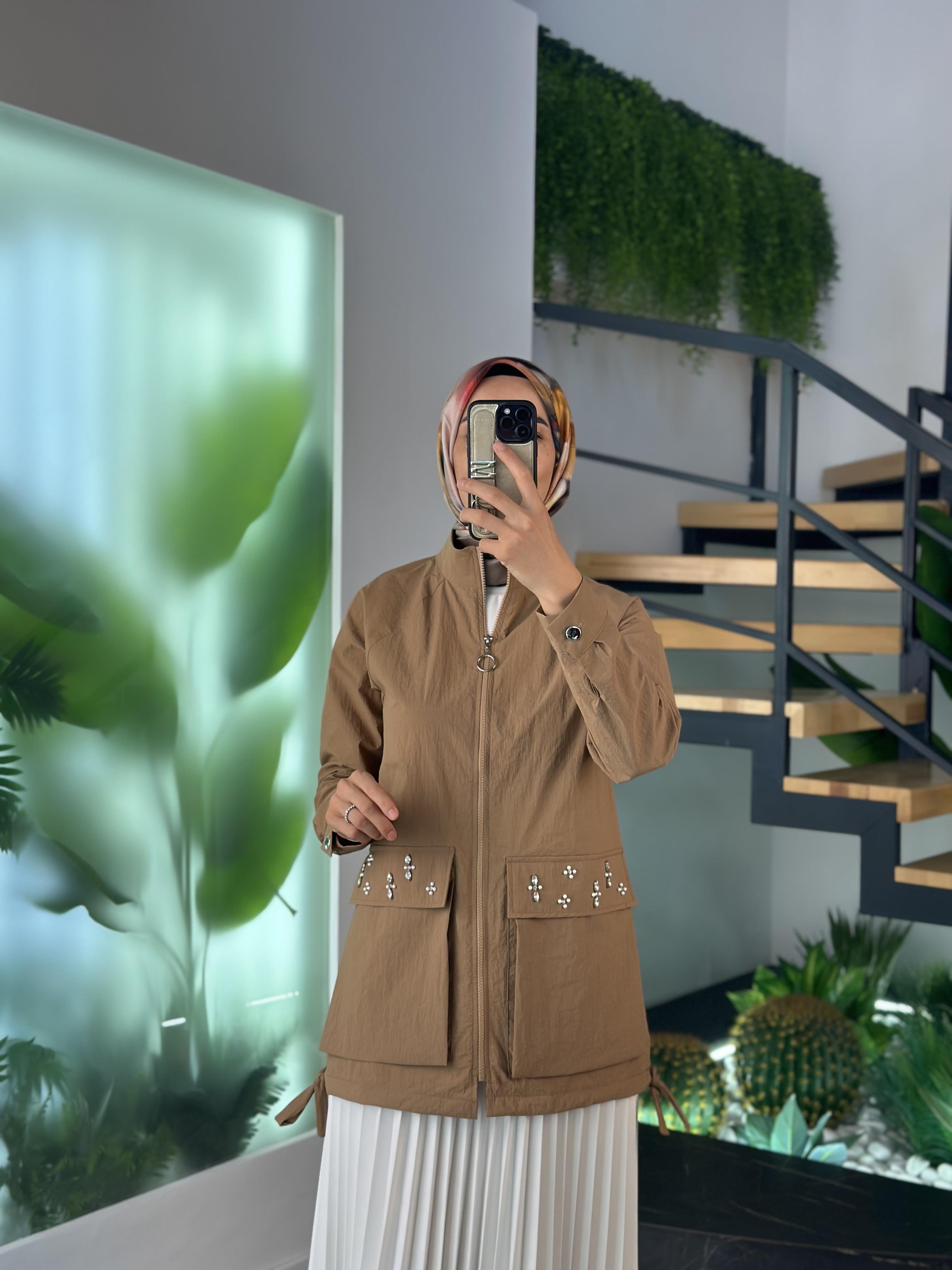 Cebi Taş Detaylı Camel Renk Kadın Ceket