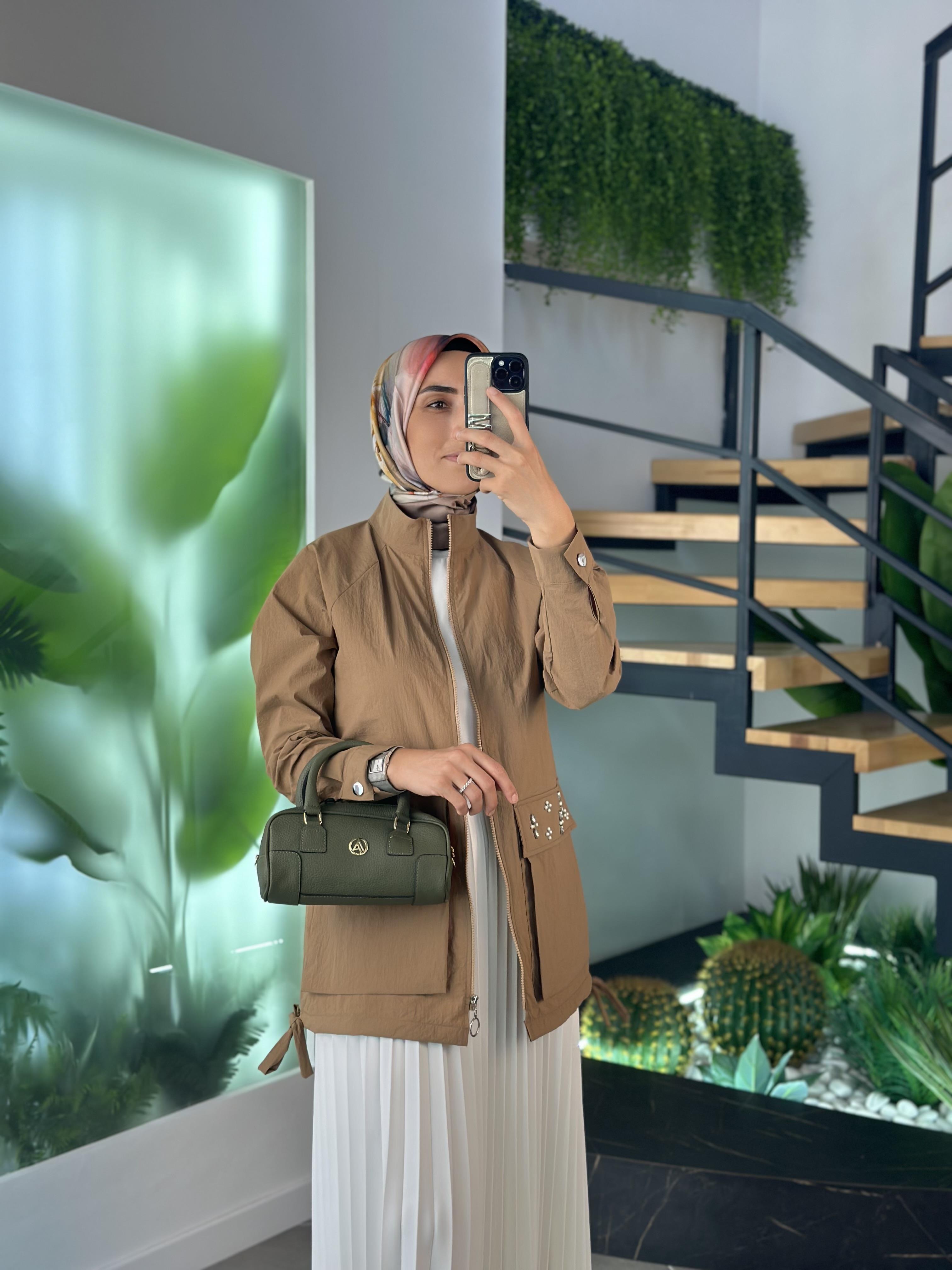 Cebi Taş Detaylı Camel Renk Kadın Ceket
