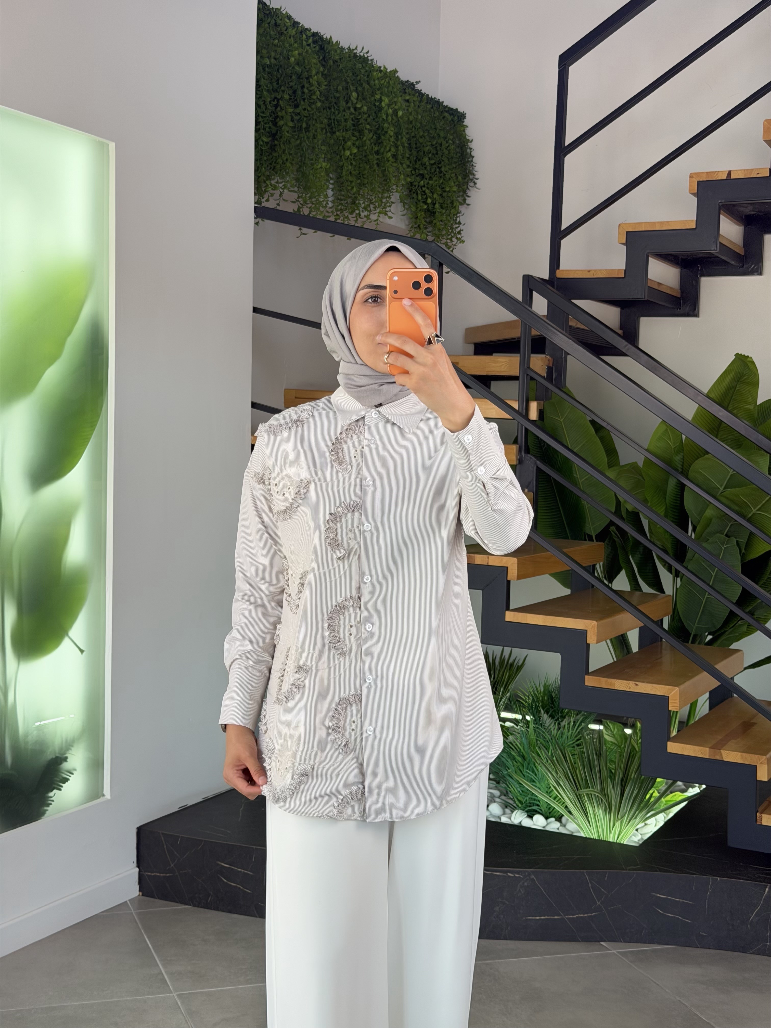 Vizon Renk Çizgili Nakış Ve Fırfır Detaylı Gömlek