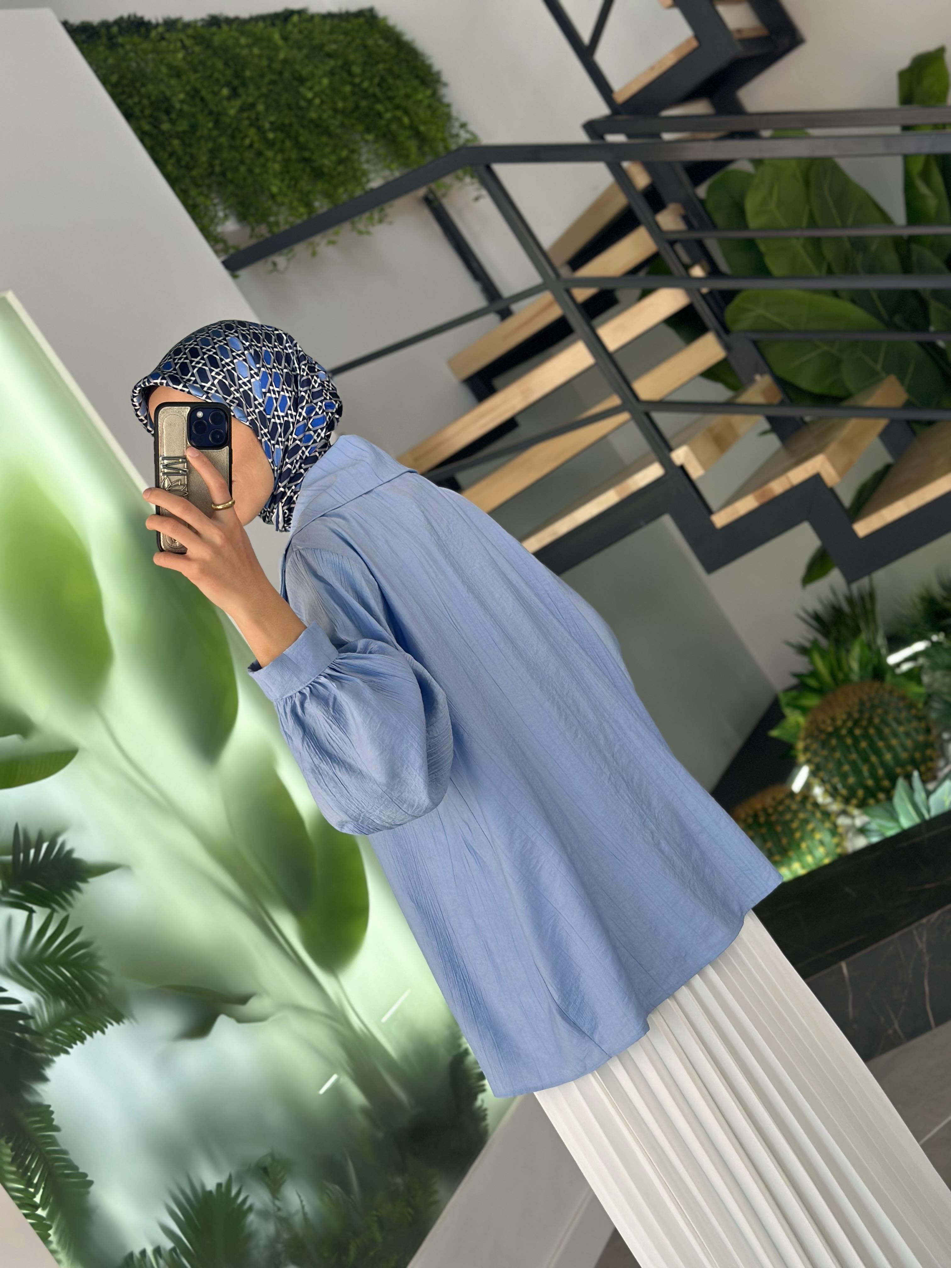 Devirme Yakalı Yapıştırma Taşlı Bebe Mavi Renk Kadın Tunik