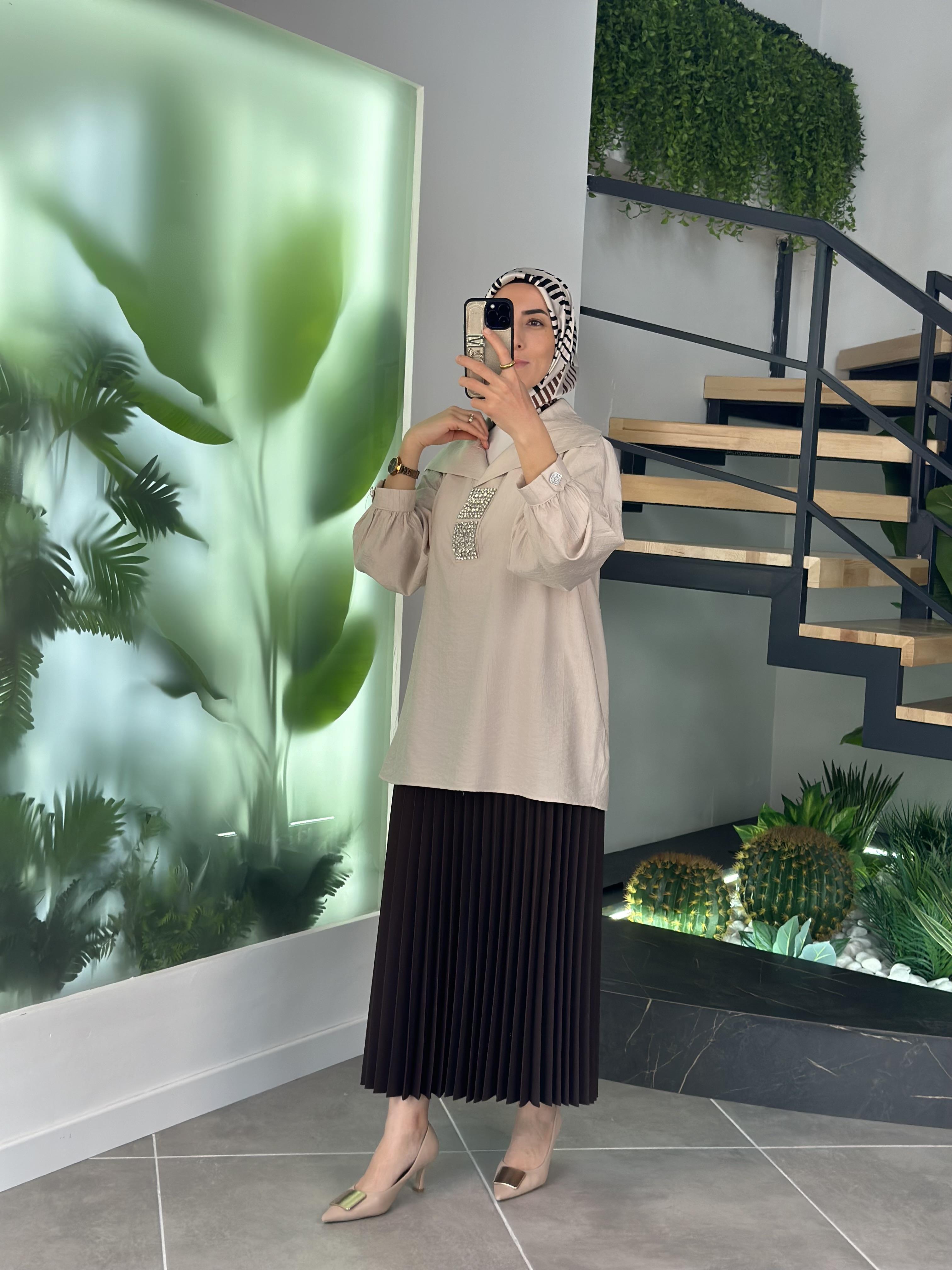 Devirme Yakalı Yapıştırma Taşlı Taş Renk Kadın Tunik