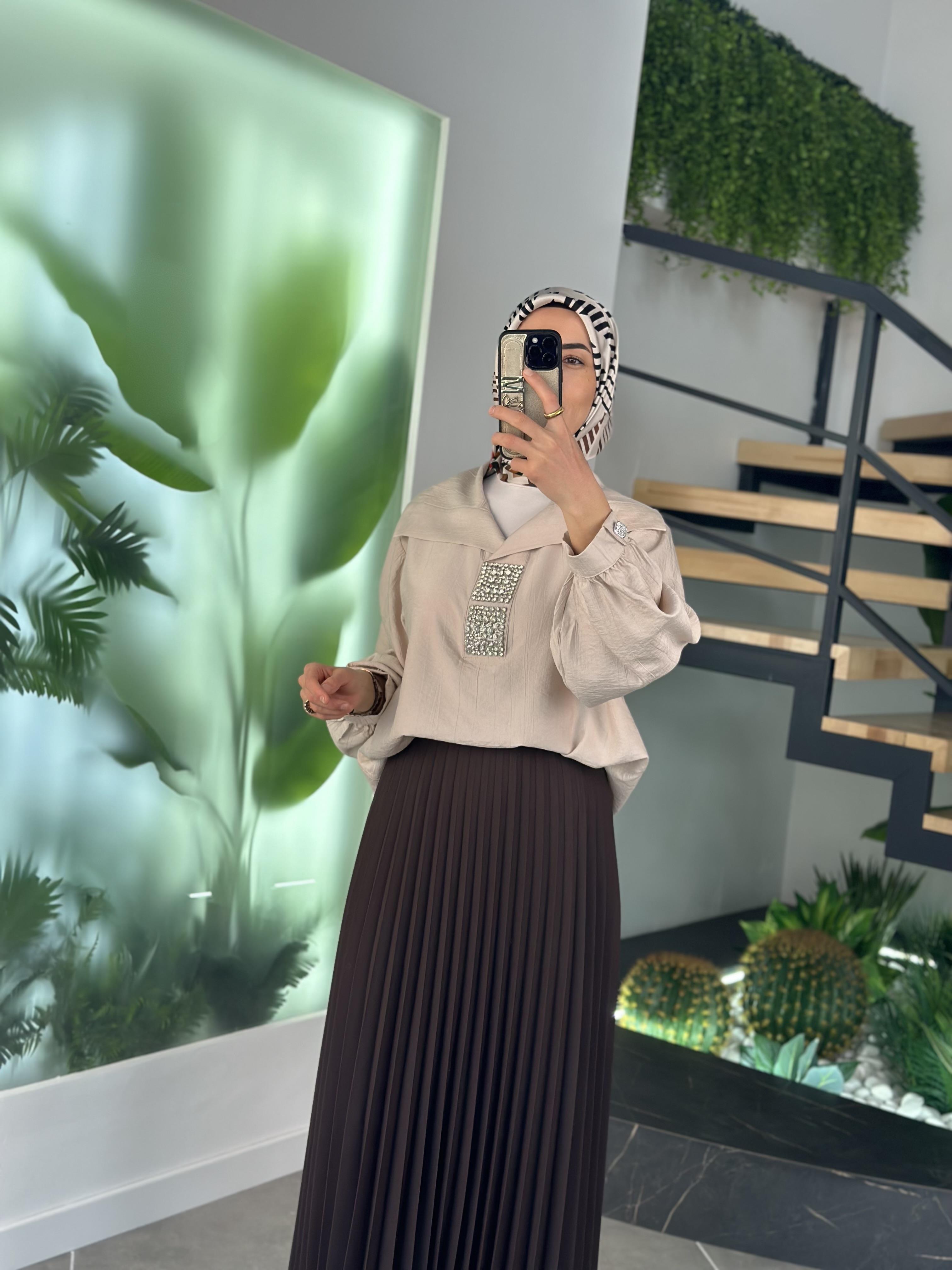 Devirme Yakalı Yapıştırma Taşlı Taş Renk Kadın Tunik