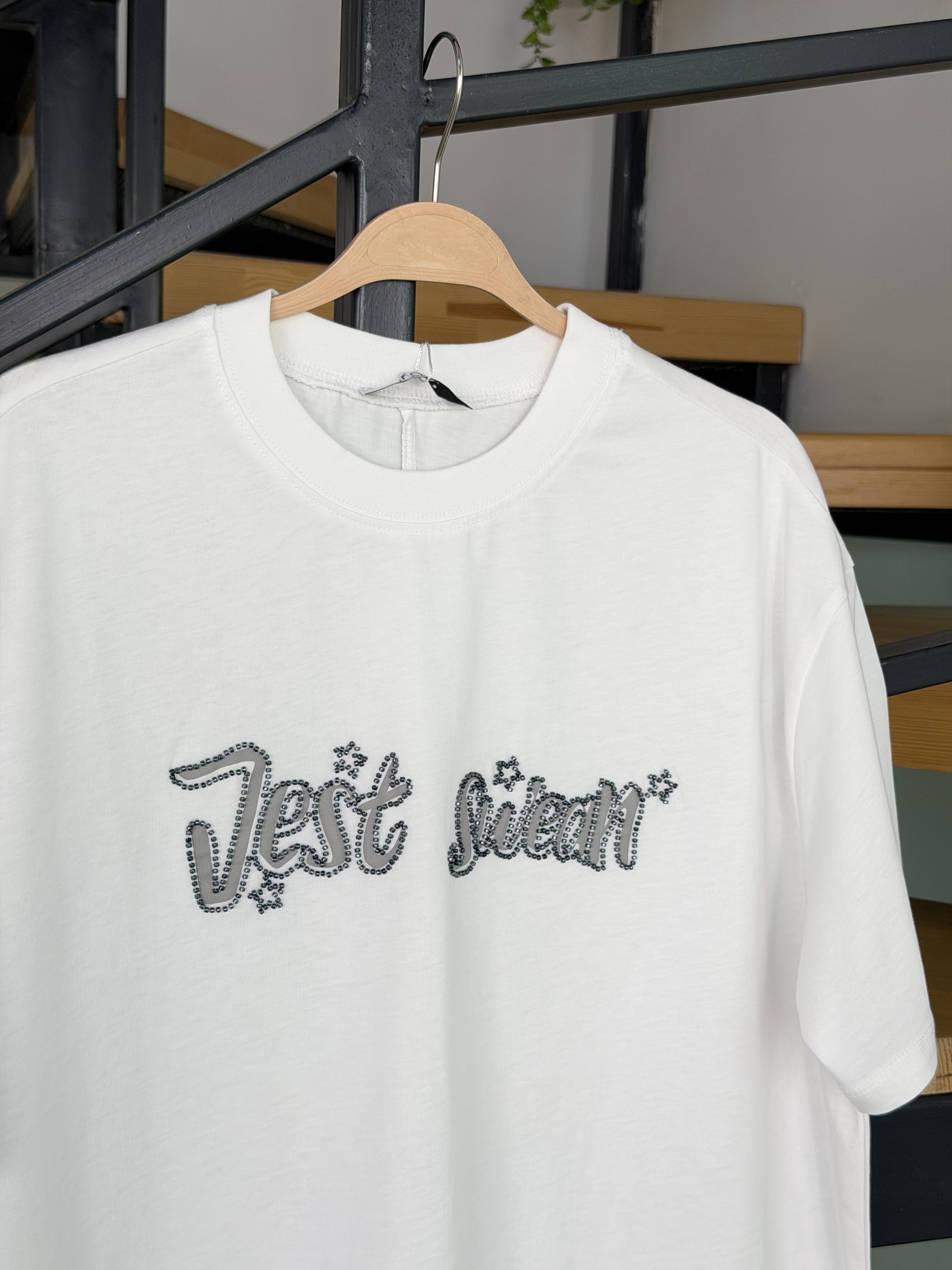 Ekru Renk Boncuk Nakışlı T-Shirt