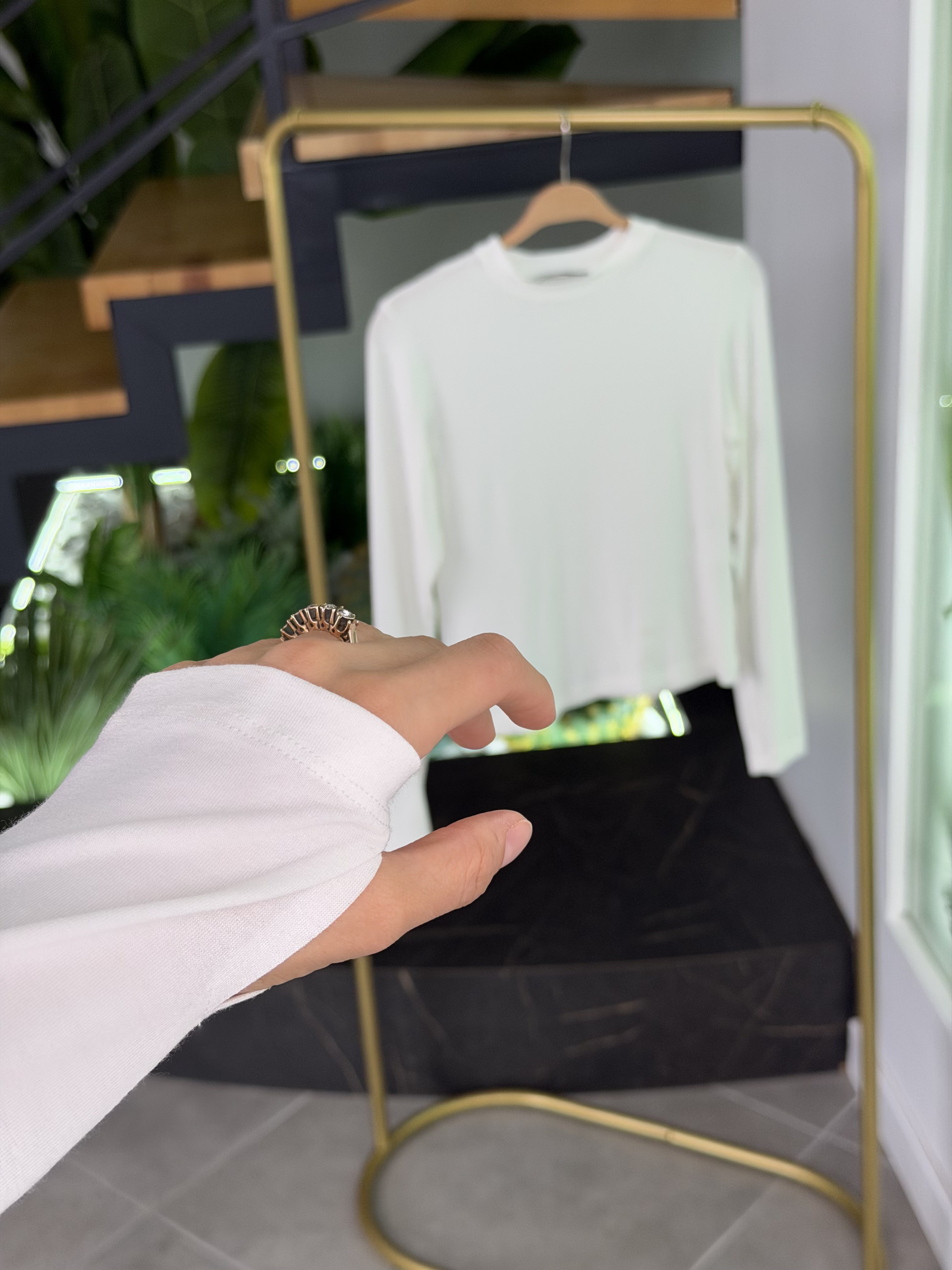 Ekru Renk  Parmak Geçirme Detaylı Basıc Body