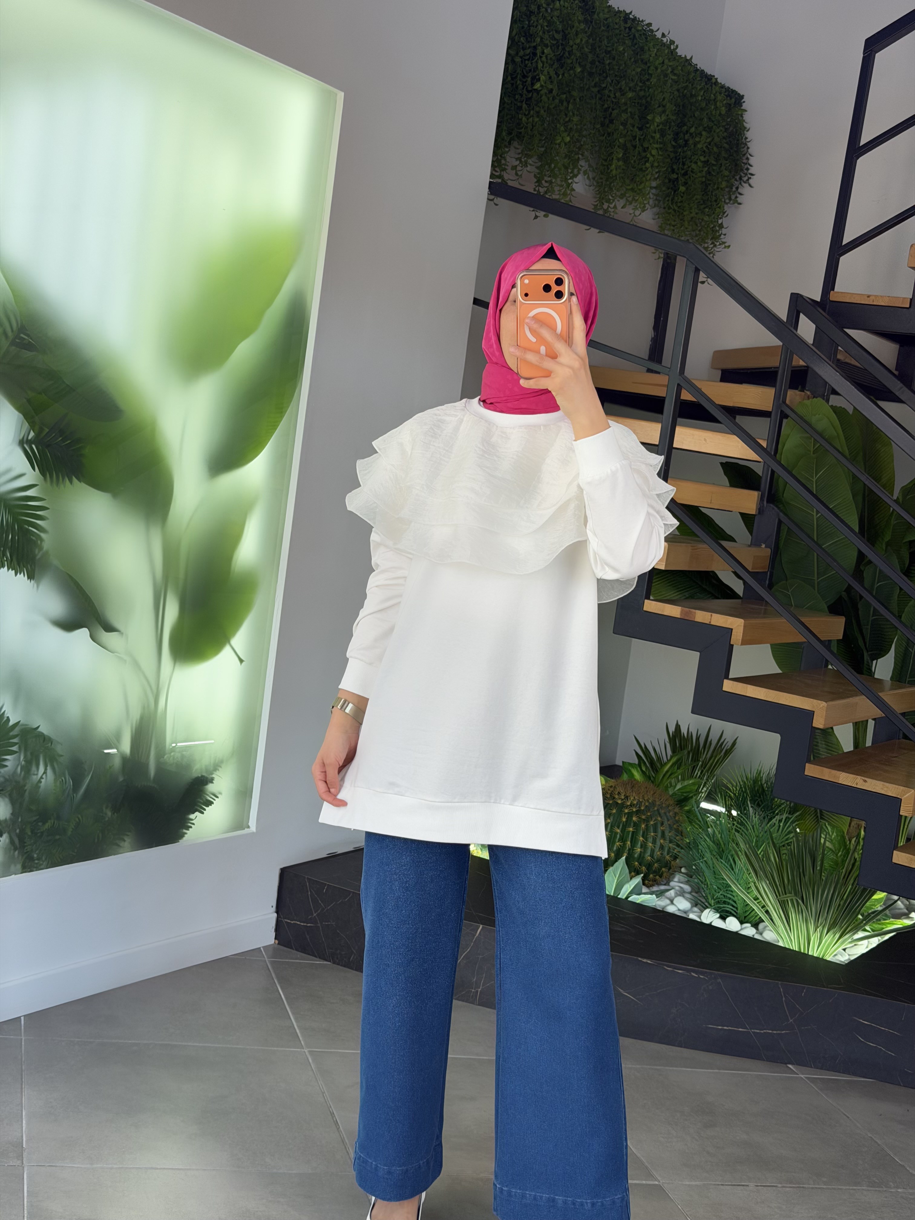 Ekru Renk Romantik Fırfır Detaylı Sweatshirt