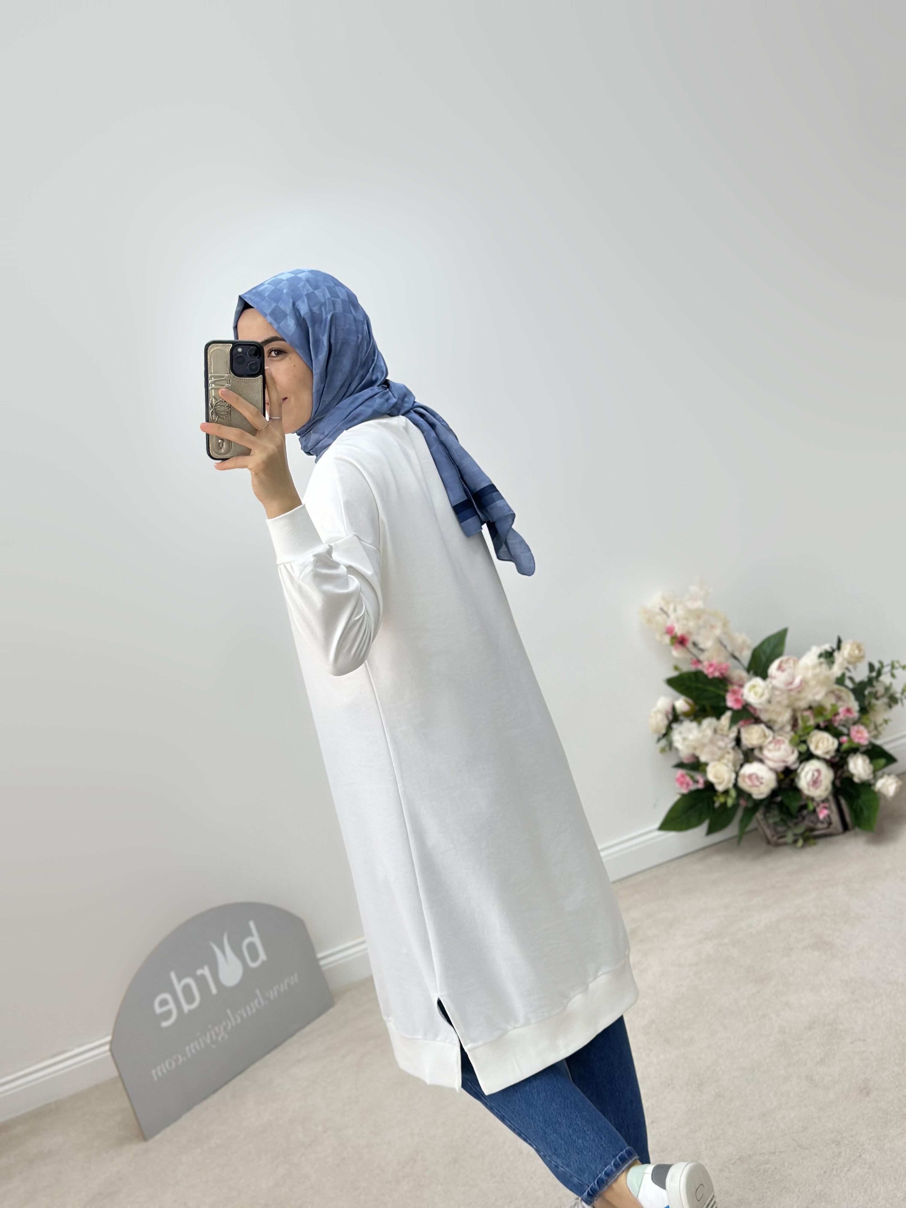 Etiket Baskılı Ekru Renk Uzun Basic Sweatshirt