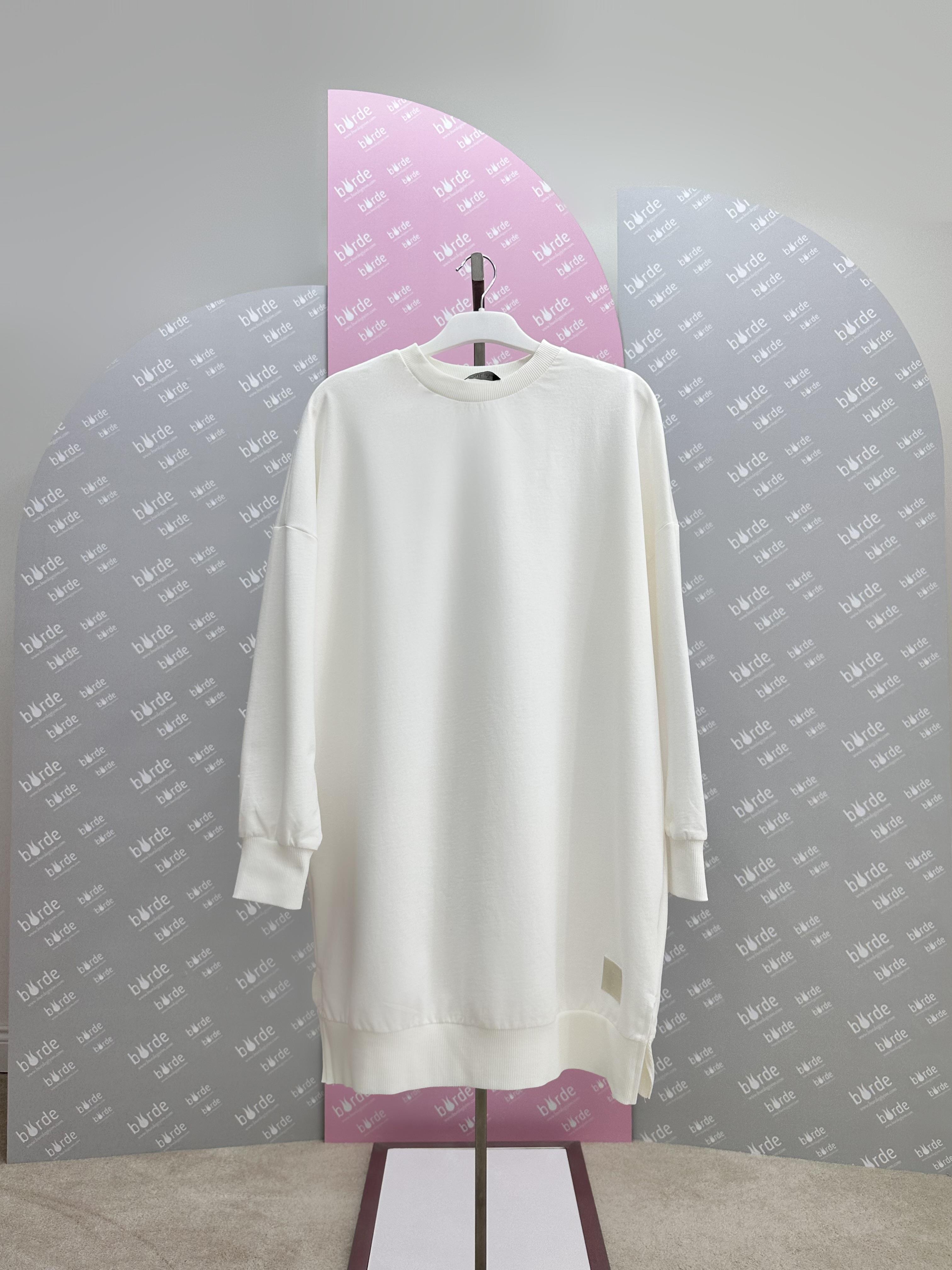 Etiket Detaylı Basic Sweatshirt 