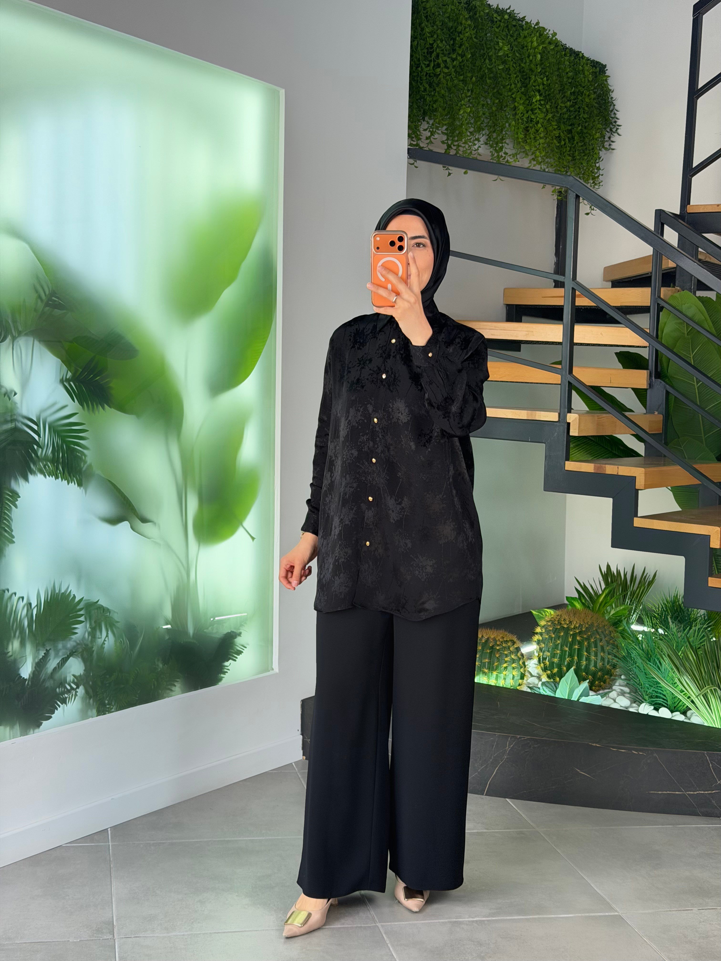 Siyah Renk Floral Desen Jakarlı Gömlek