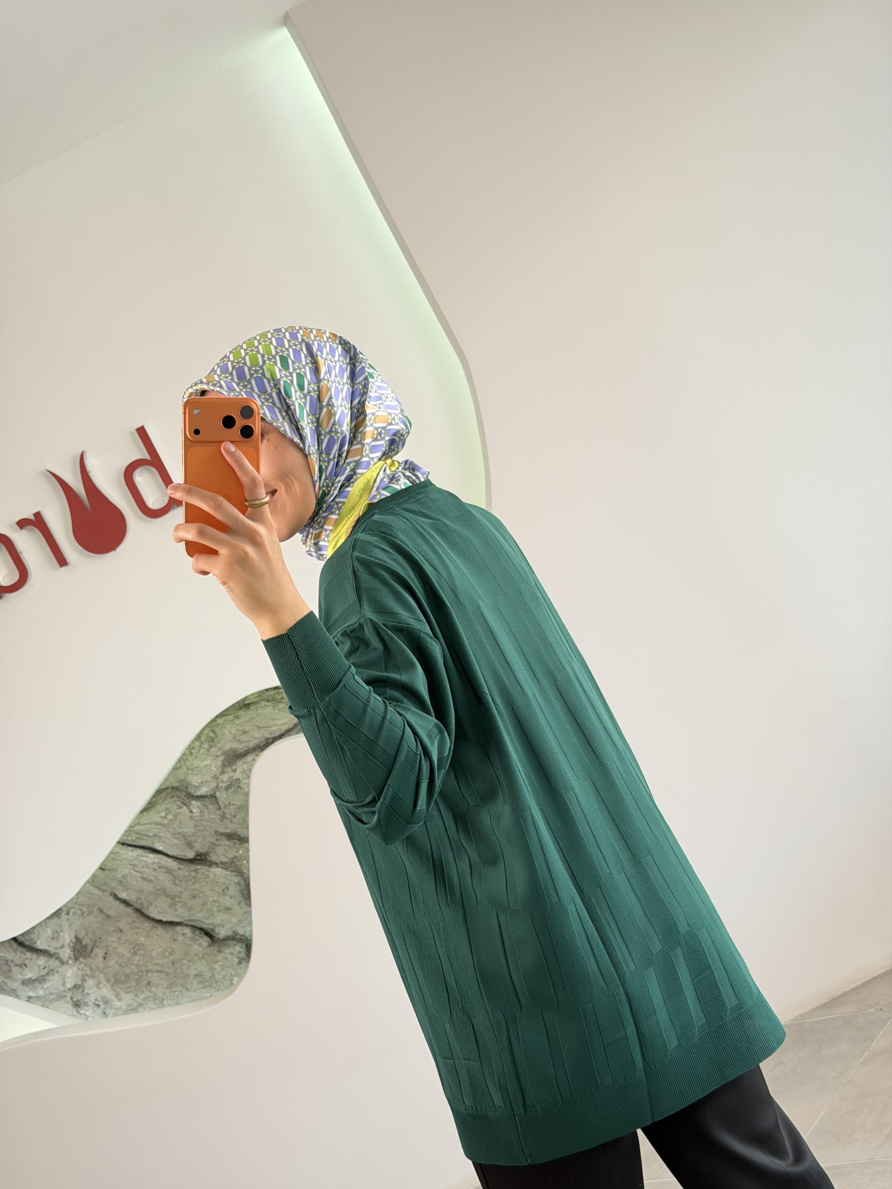 Zümrüt Renk Geometrik Desenli Merserize Tunik