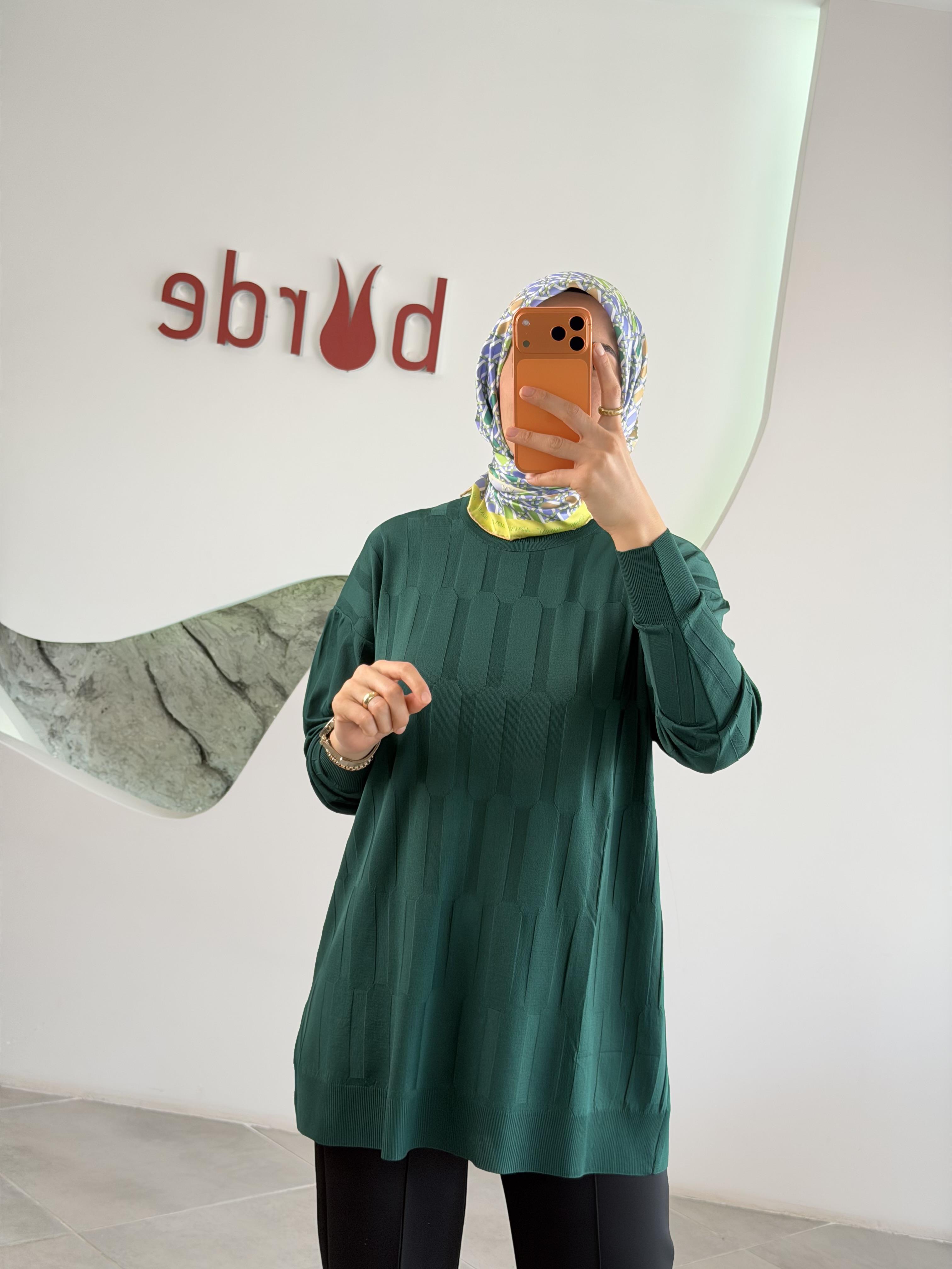 Zümrüt Renk Geometrik Desenli Merserize Tunik