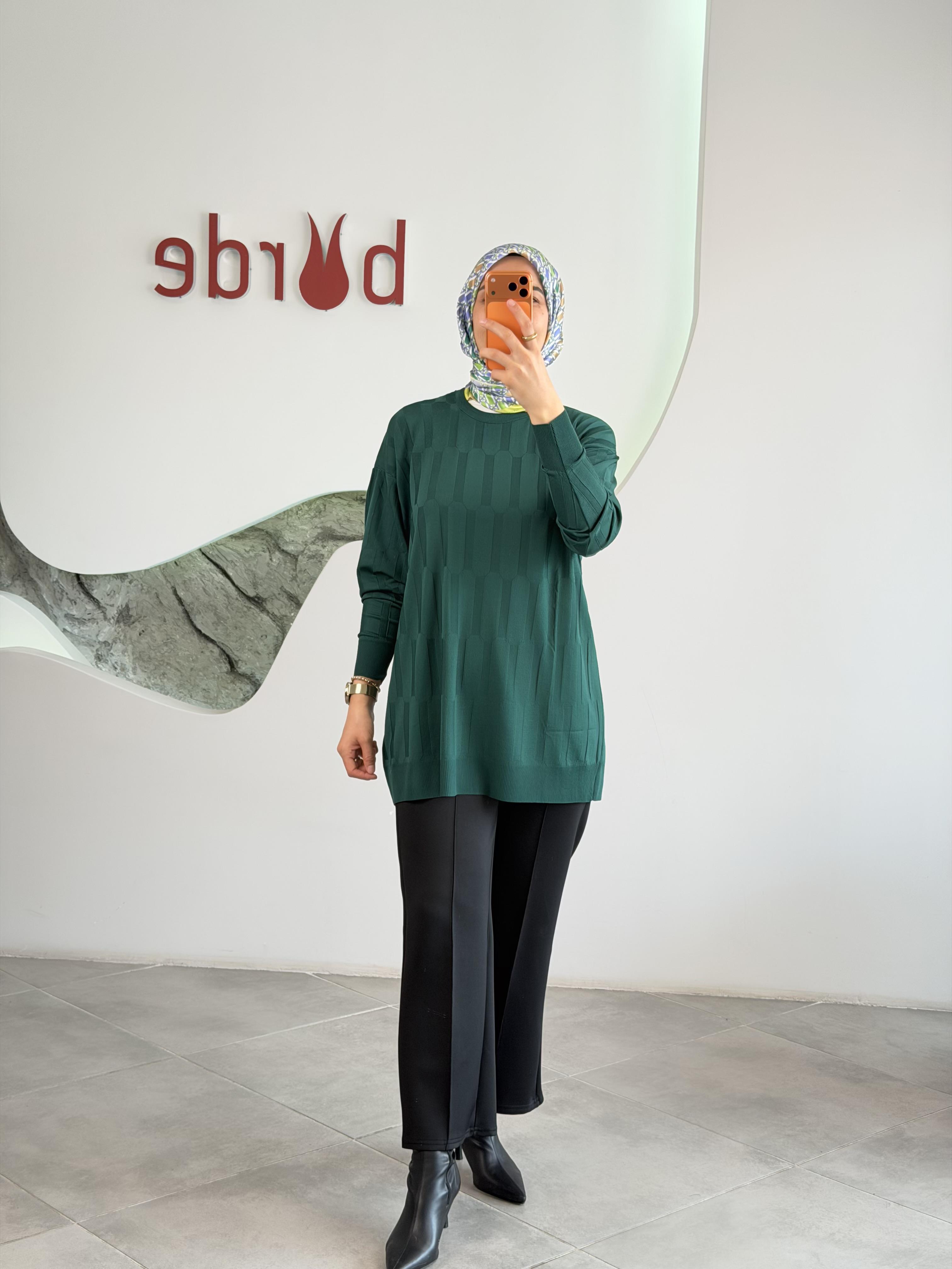 Zümrüt Renk Geometrik Desenli Merserize Tunik