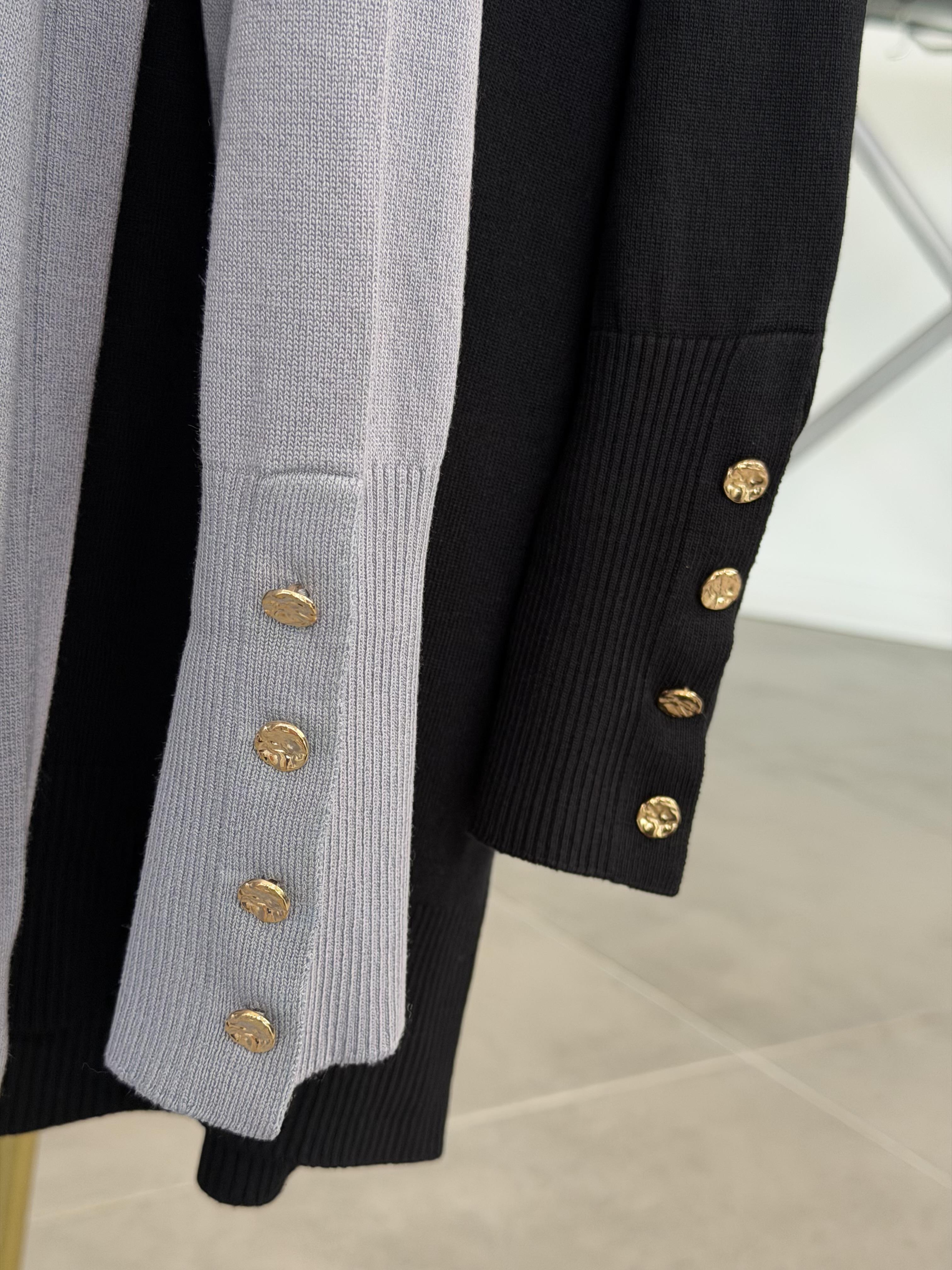 Gri Renk Kol Manşeti  Düğmeli Triko Tunik