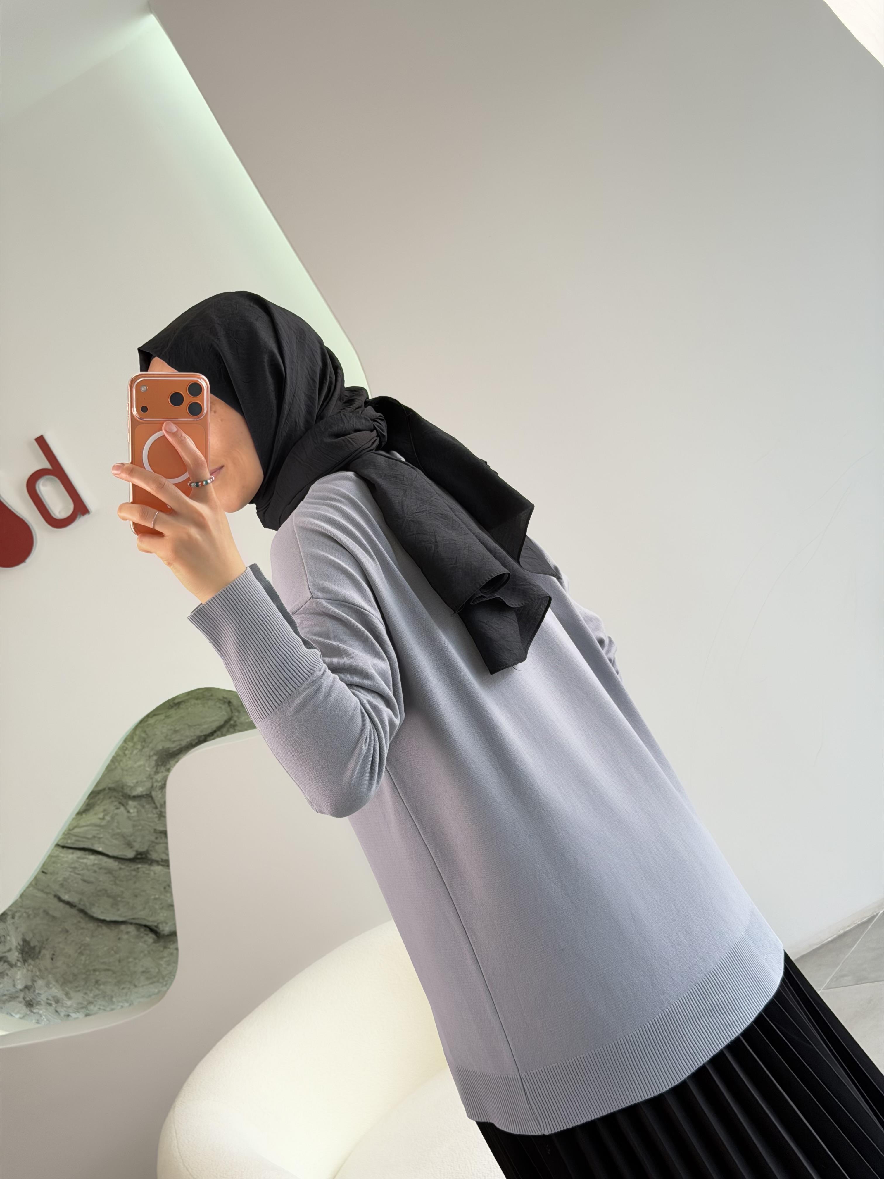 Gri Renk Kol Manşeti  Düğmeli Triko Tunik