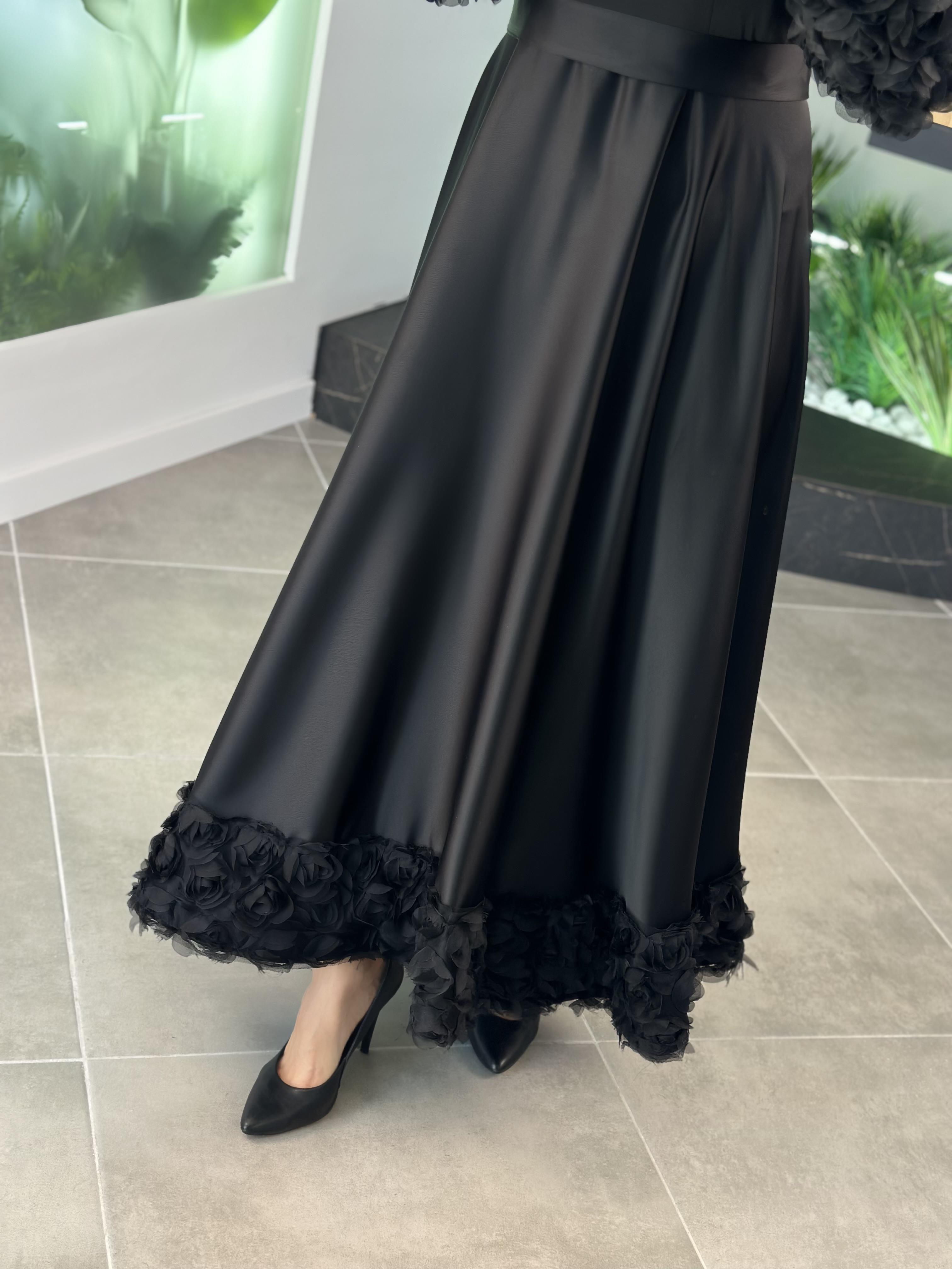 Gül İşlemeli Siyah Renk Kadın Saten Abiye