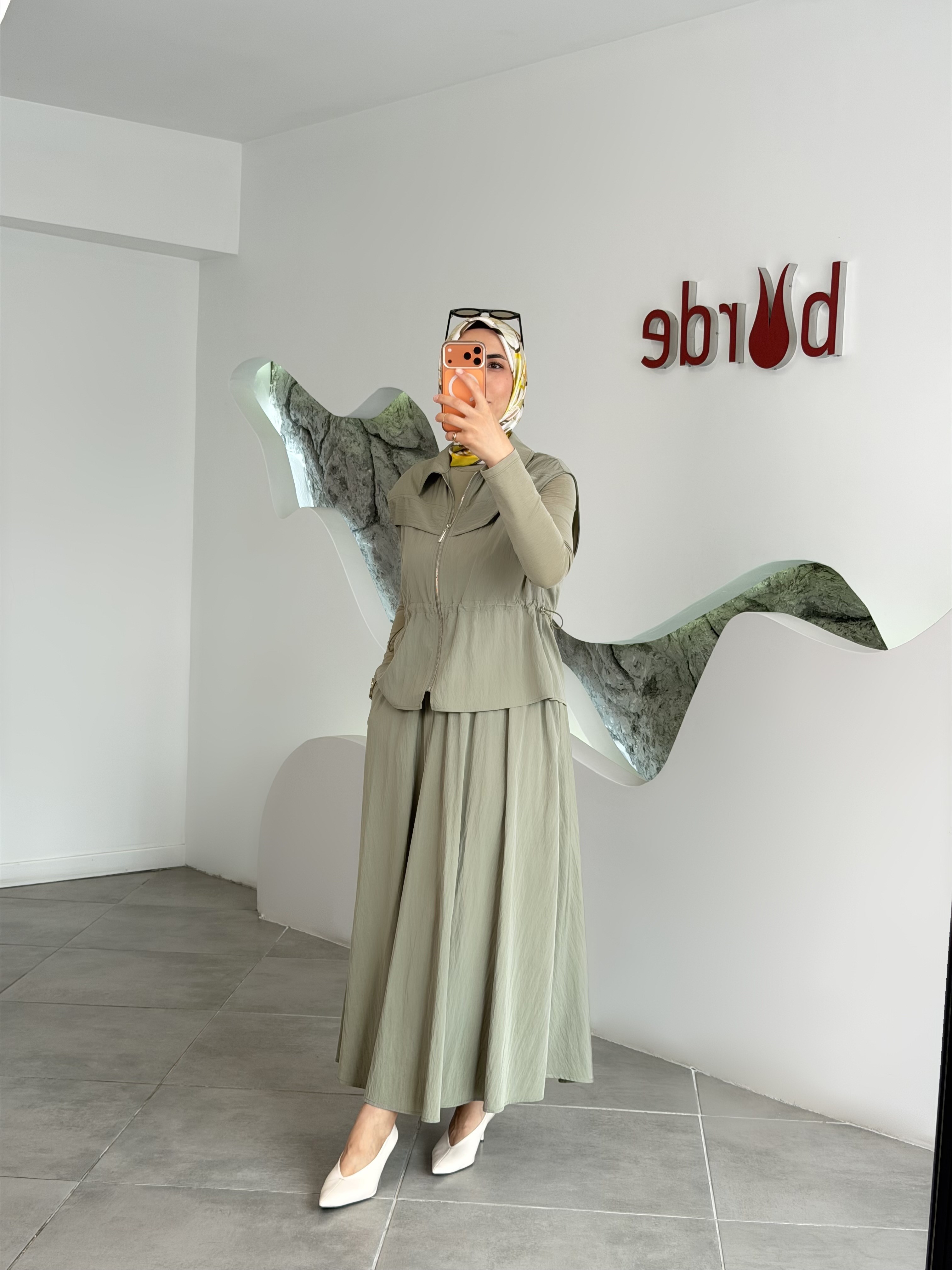 Haki Renk Aller Detaylı Yelekli Üçlü Takım
