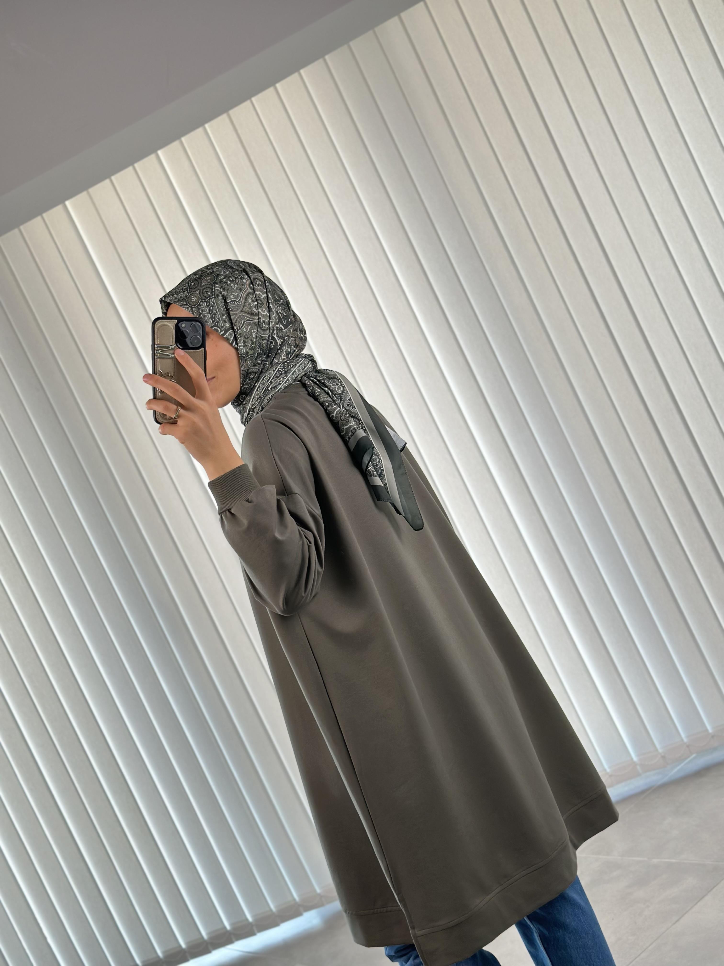 Haki Renk Etiket Ve Nakış Detaylı Oversize Kadın Sweatshırt