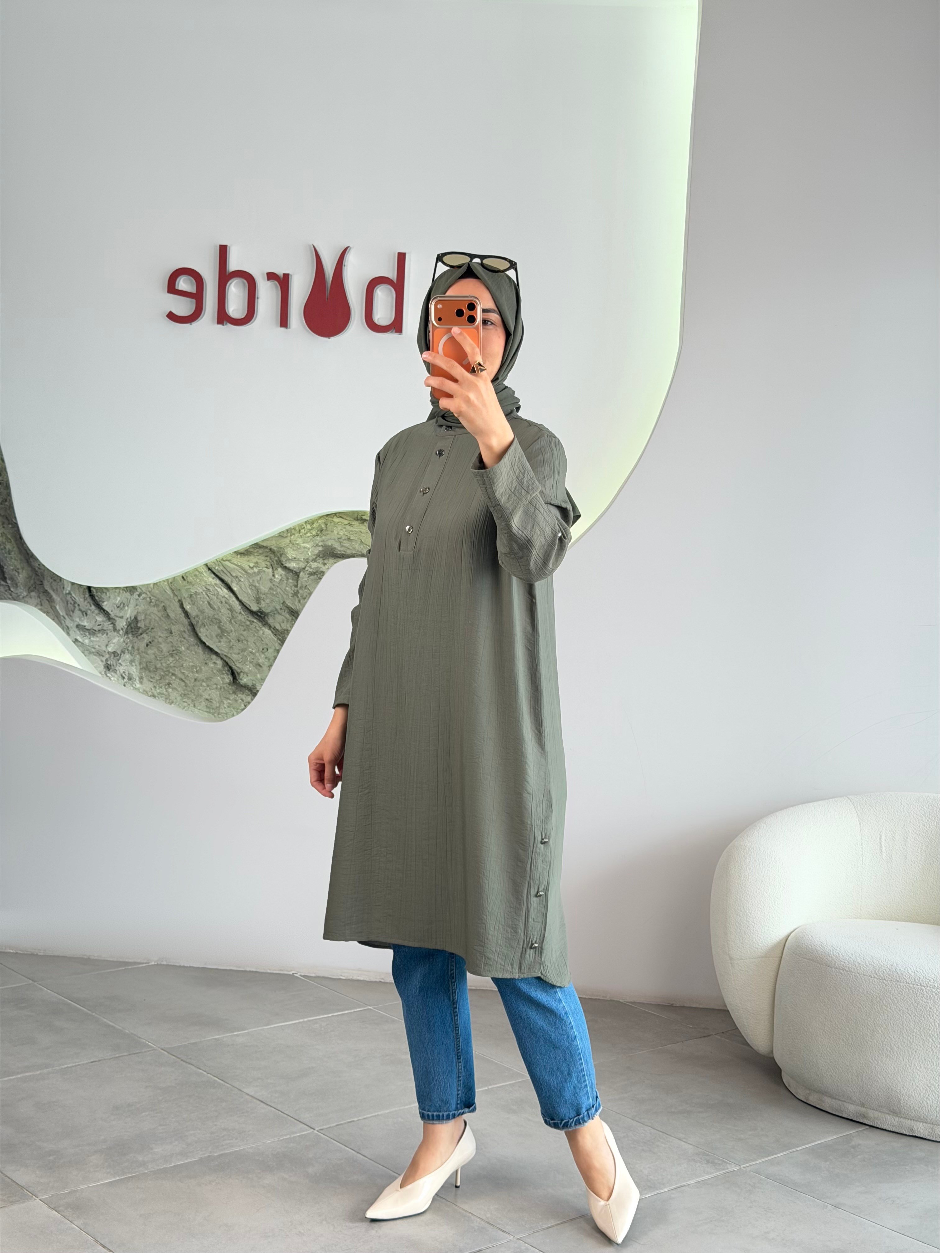 Haki Renk Yanlardan Düğme Detaylı  Tunik