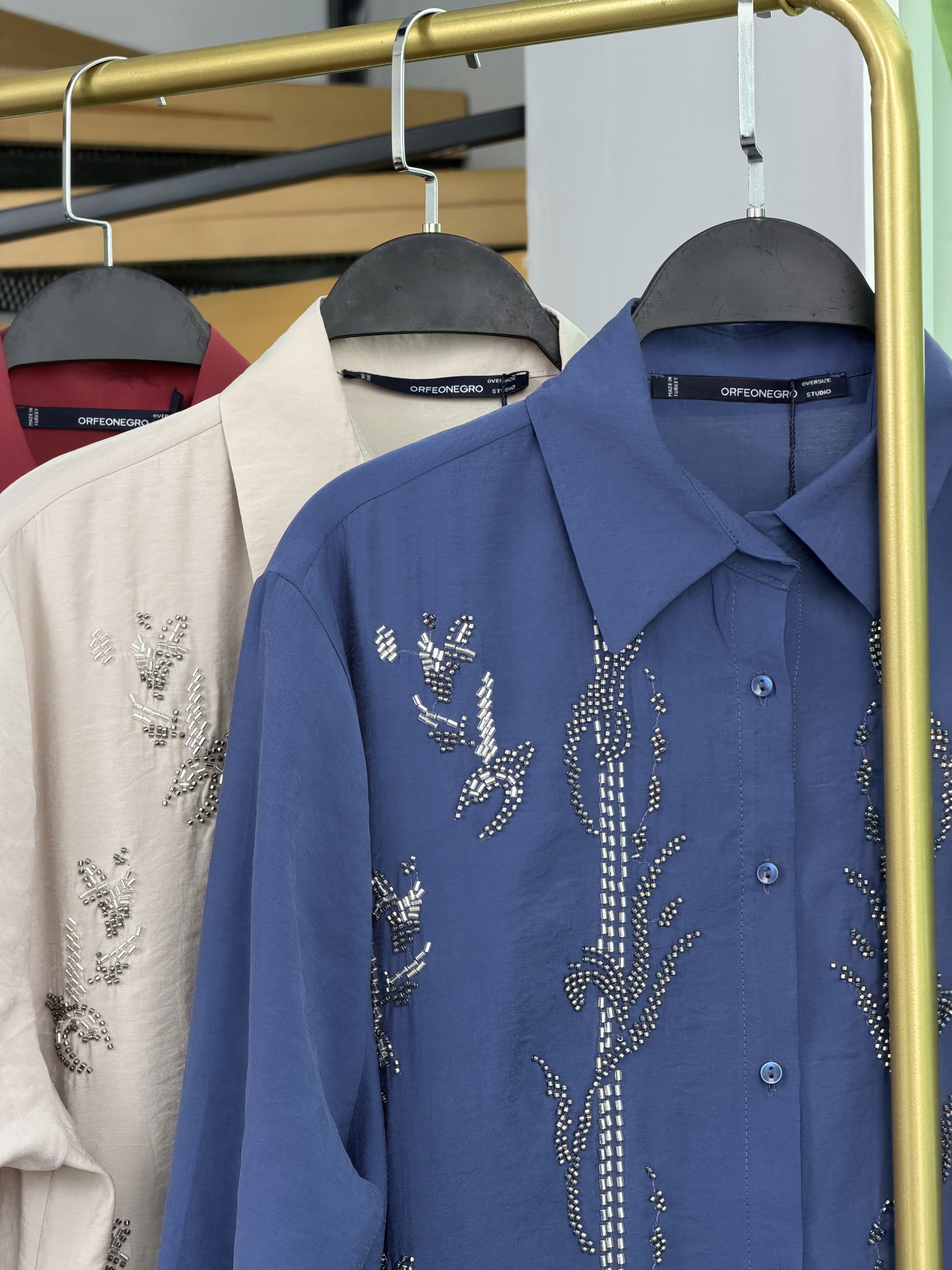 İndigo Renk Boncuk İşlemeli Modal Gömlek