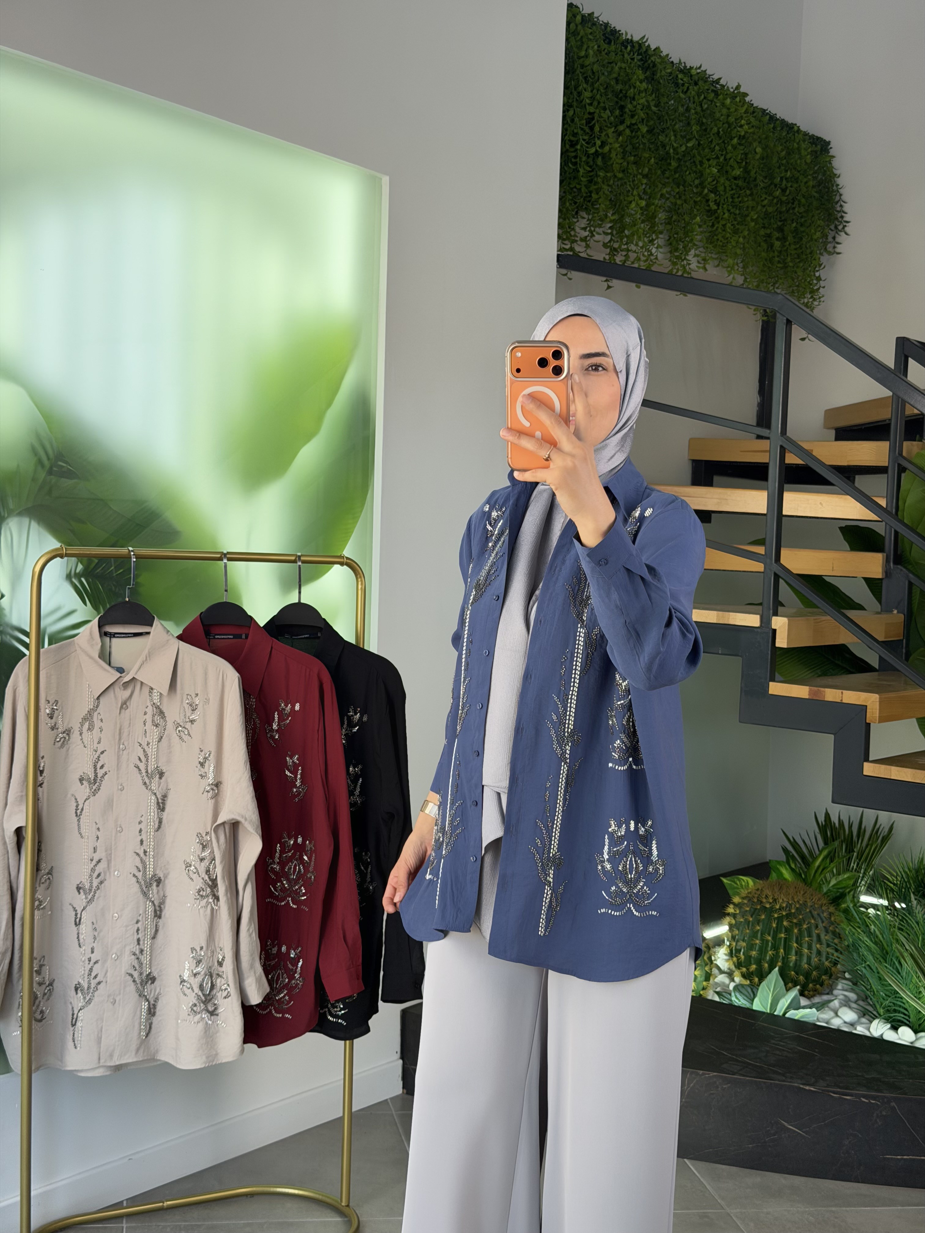 İndigo Renk Boncuk İşlemeli Modal Gömlek