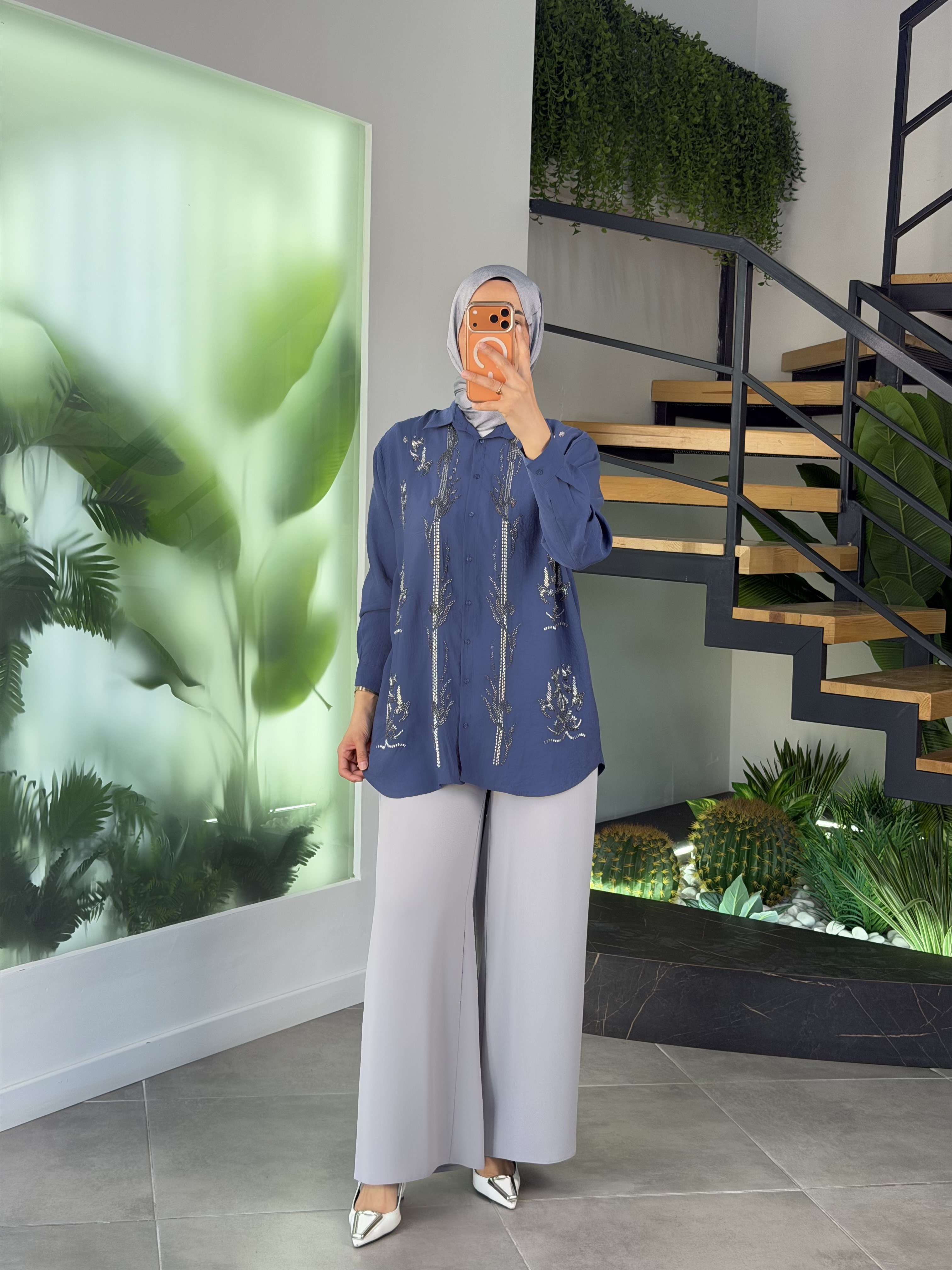 İndigo Renk Boncuk İşlemeli Modal Gömlek