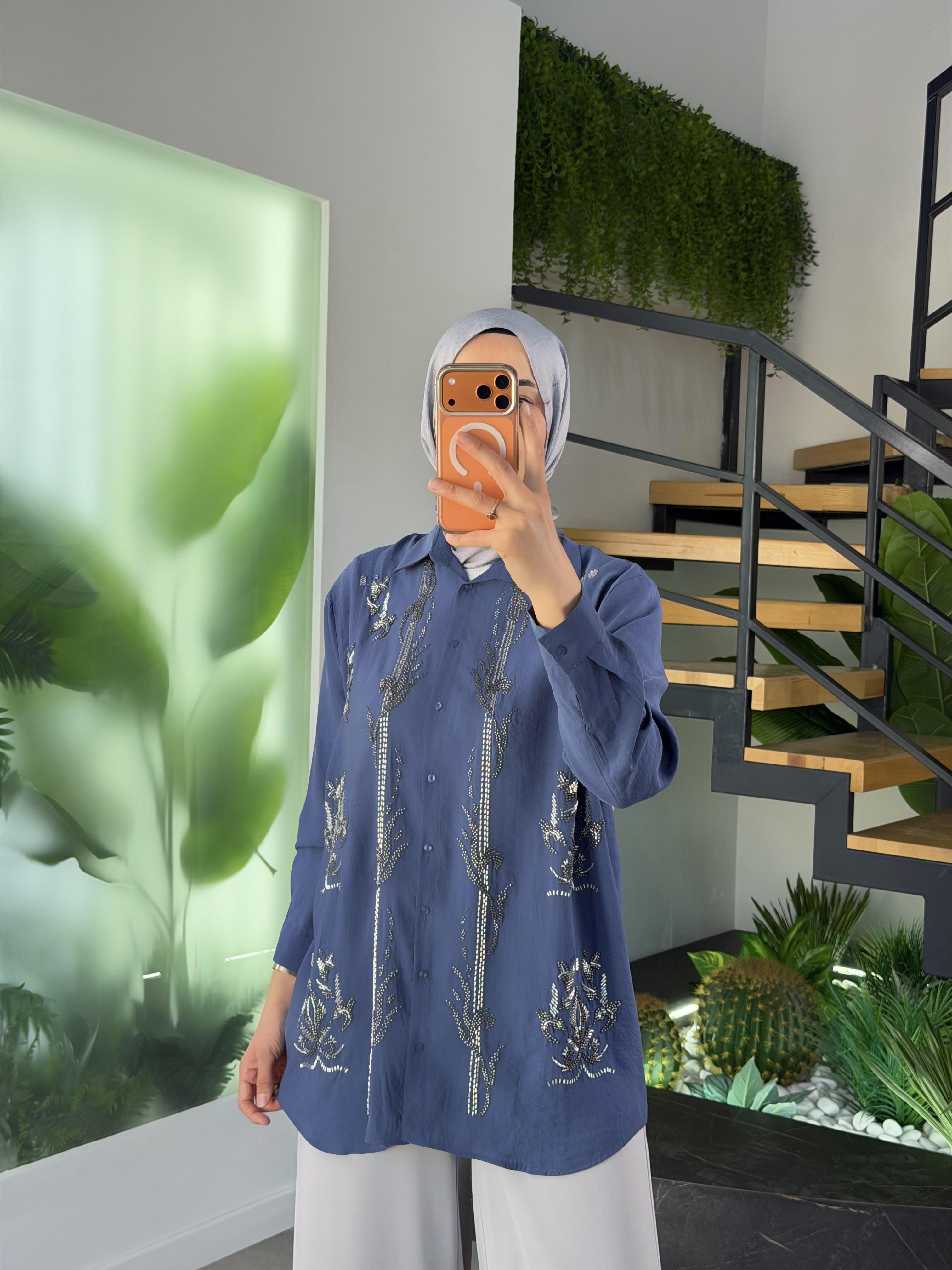 İndigo Renk Boncuk İşlemeli Modal Gömlek