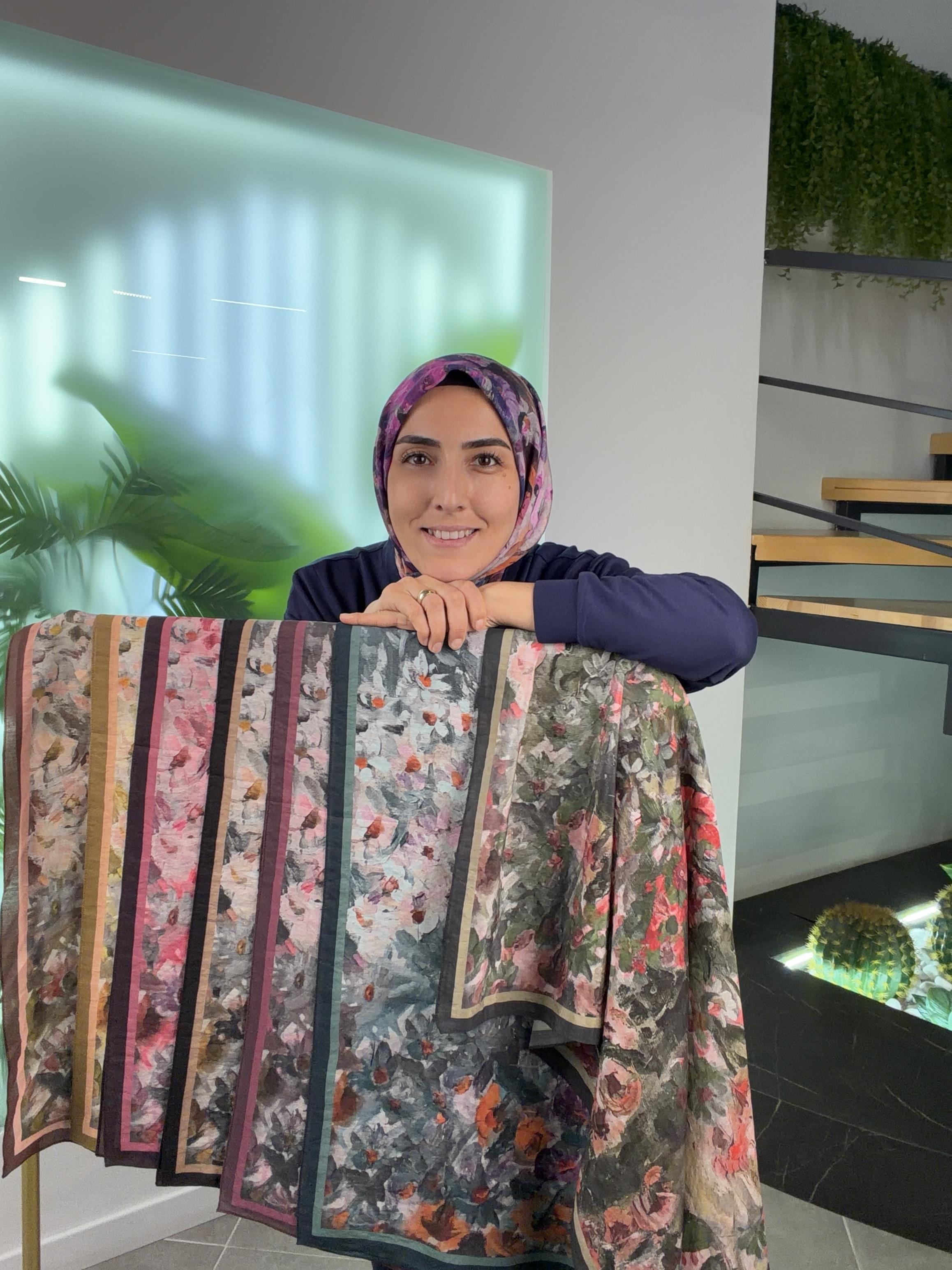 İndigo Renk Soft Floral Eşarp