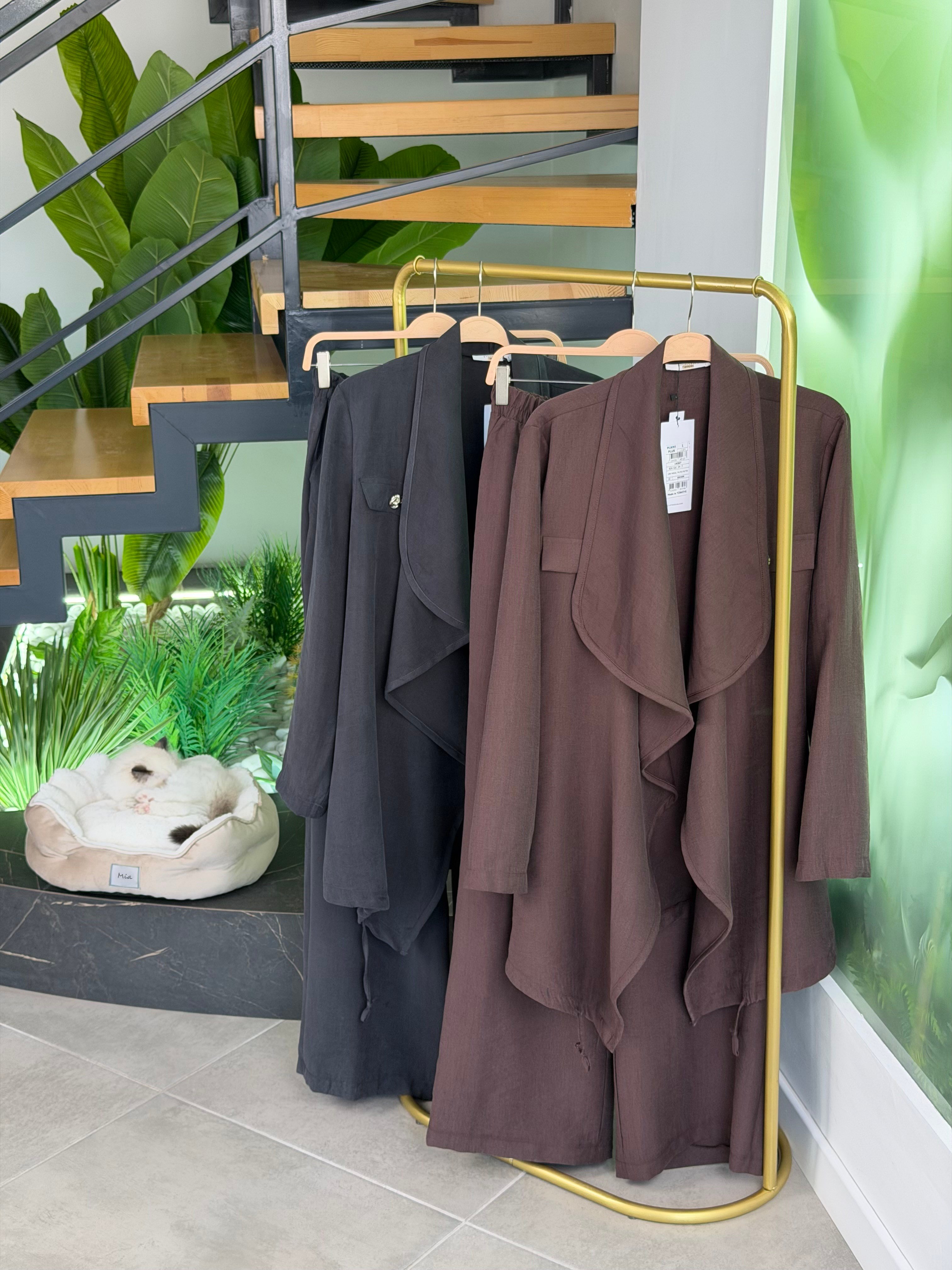 Kahve Renk Akışkan Kesim Şal Yaka Plus Size Takım