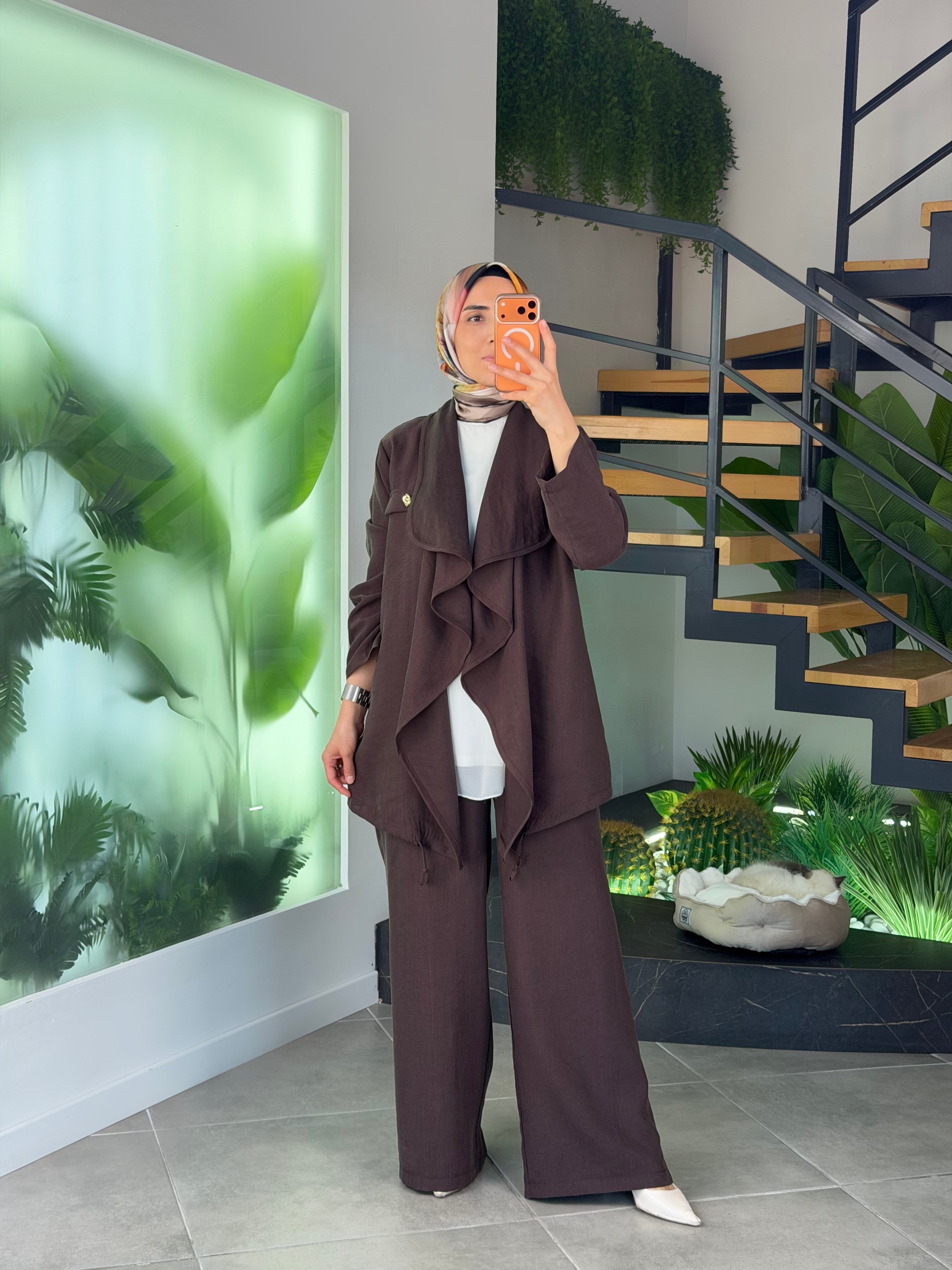 Kahve Renk Akışkan Kesim Şal Yaka Plus Size Takım