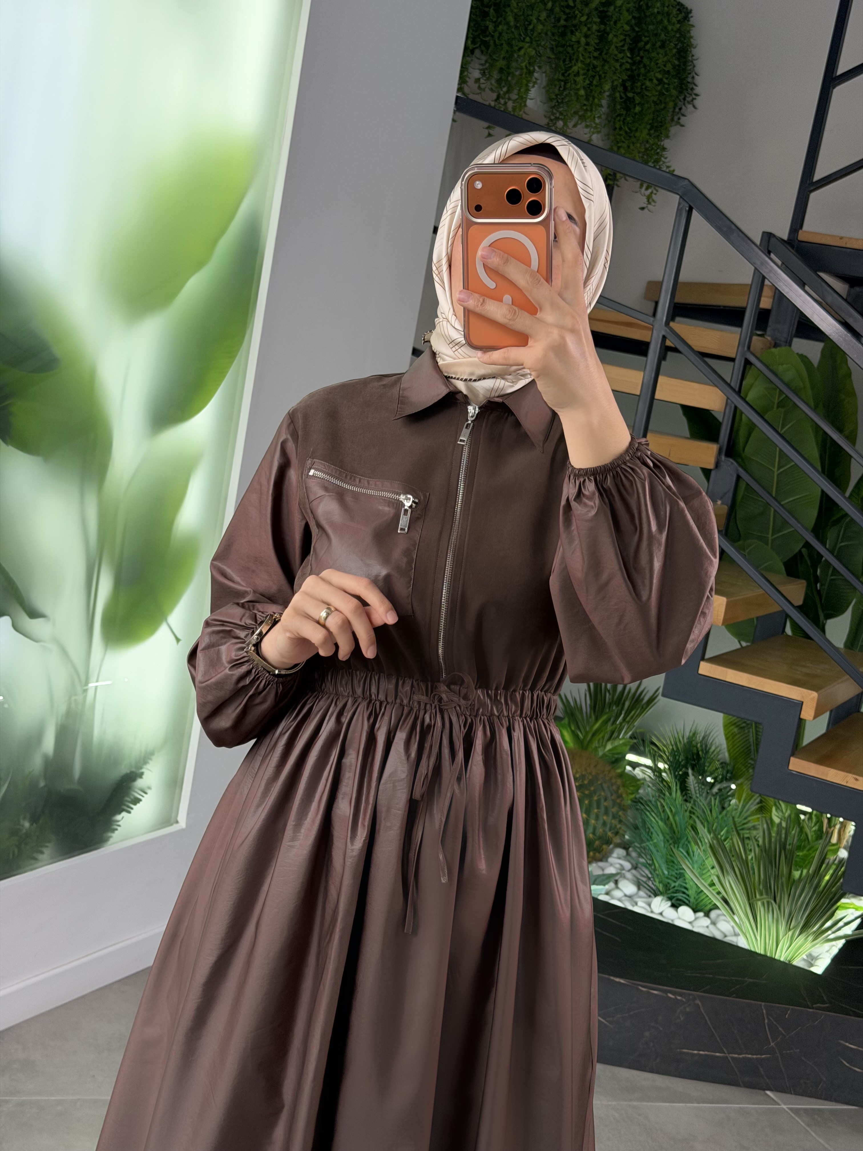 Kahve Renk Deri Görünümlü Fermuar Detaylı Elbise