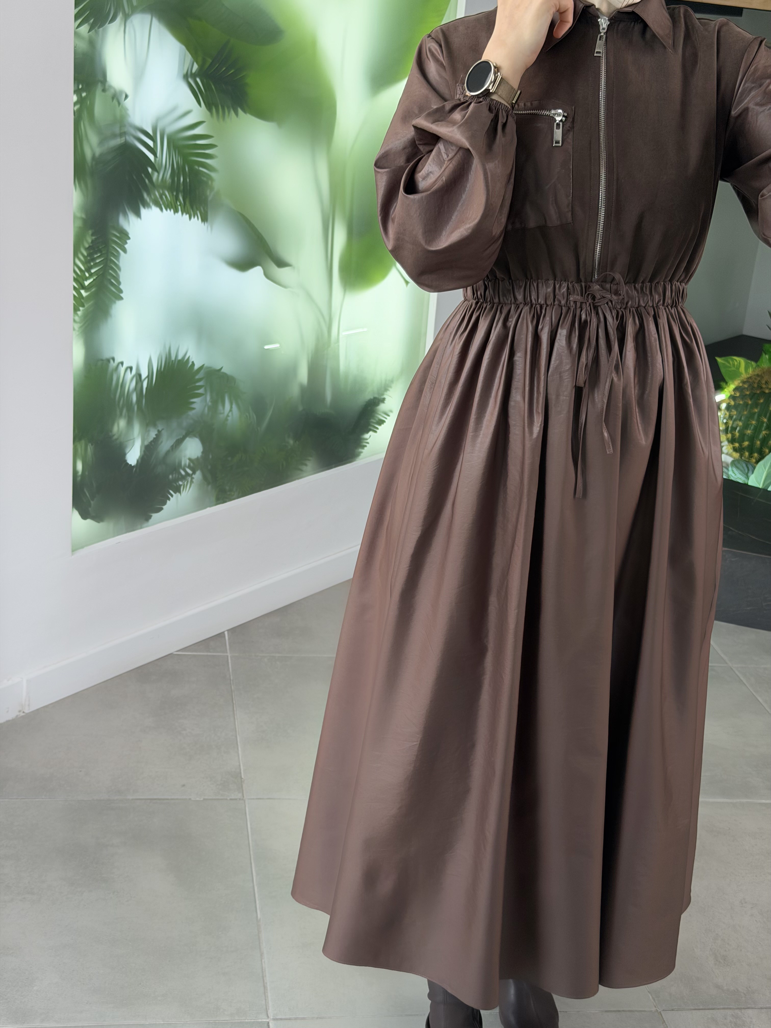 Kahve Renk Deri Görünümlü Fermuar Detaylı Elbise