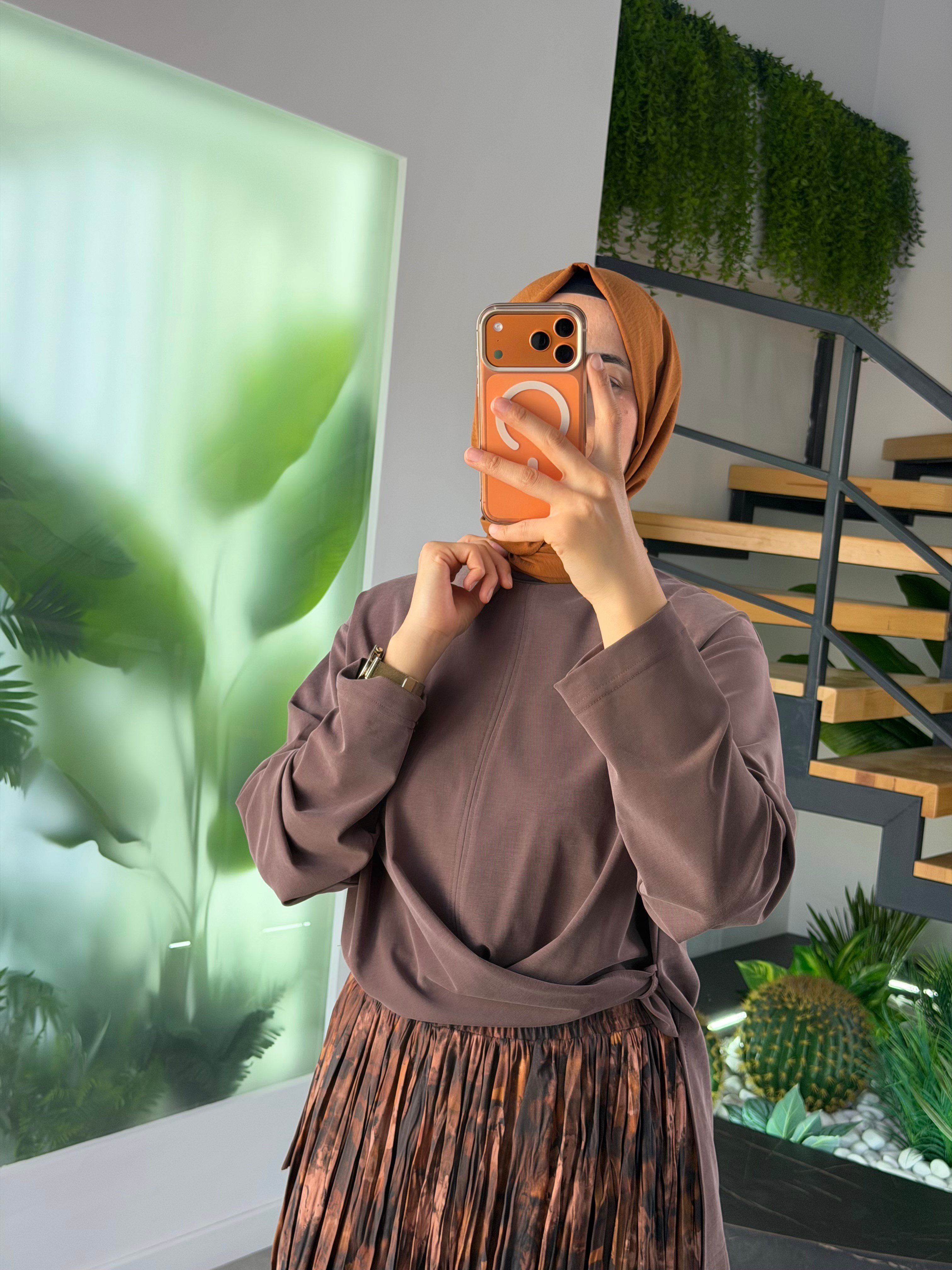 Kahve Renk Eteği Batik Desenli Takım