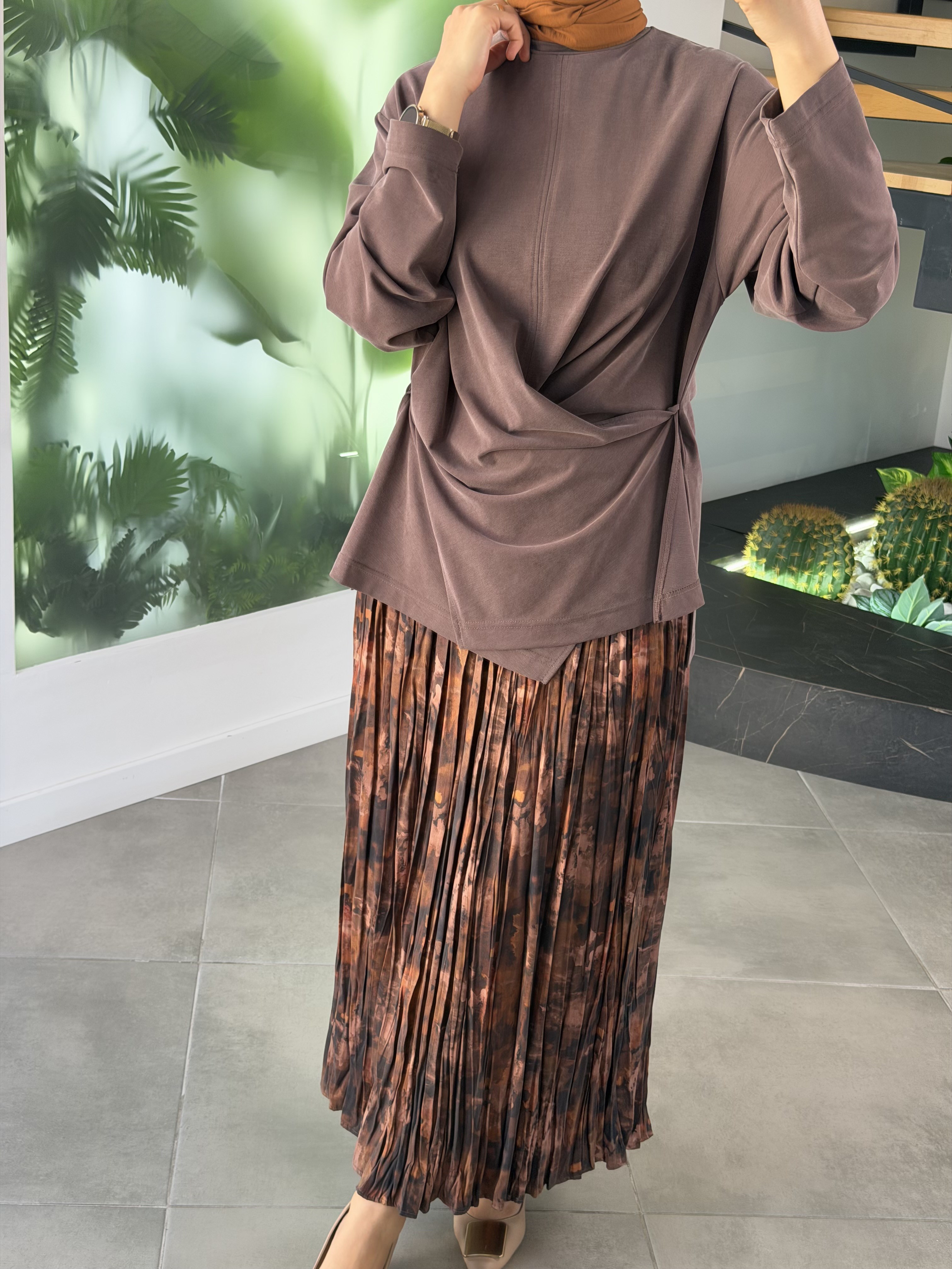 Kahve Renk Eteği Batik Desenli Takım