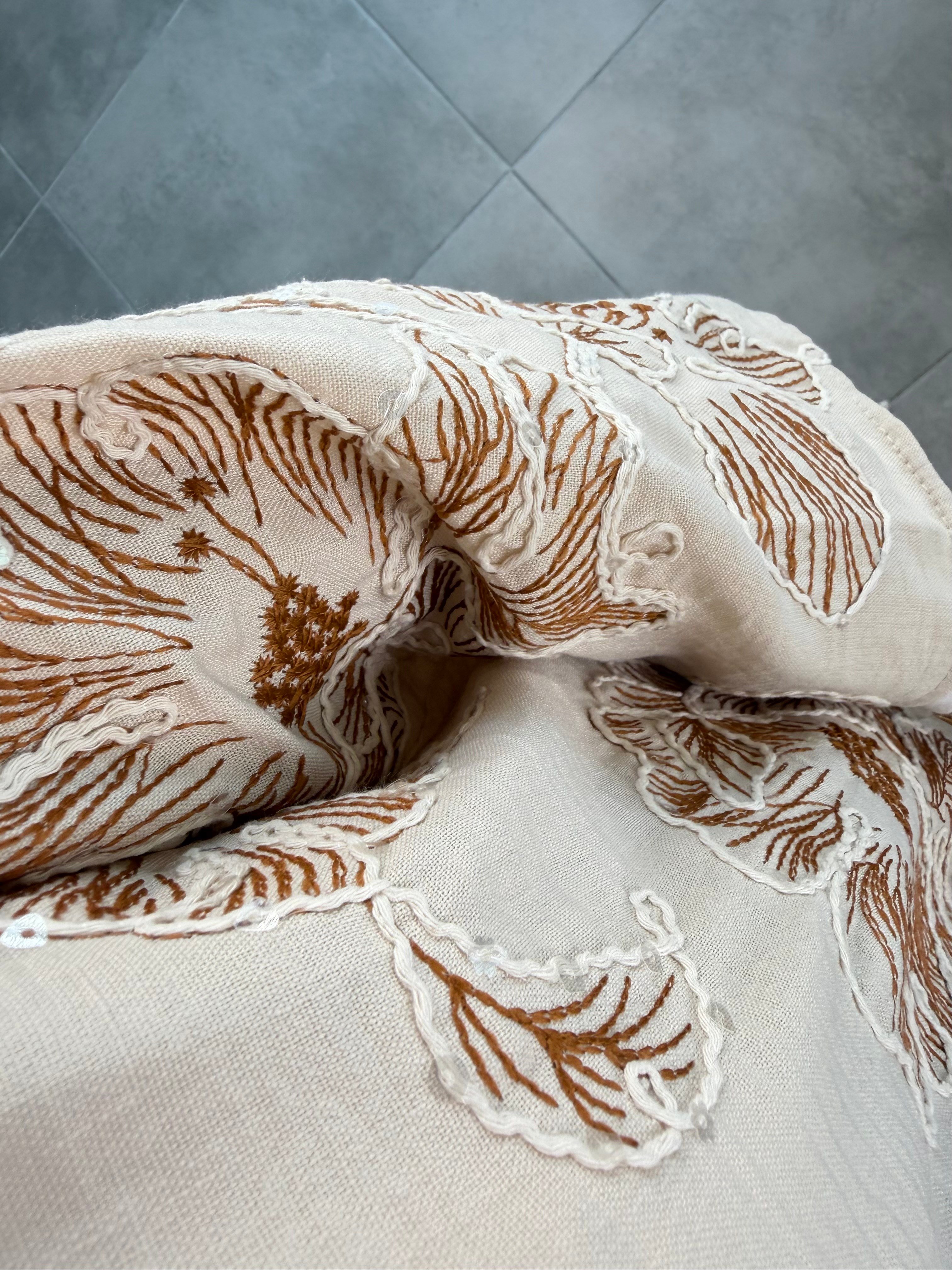 Kahve Renk Nakış Ve Pulet İşlemeli Kimono