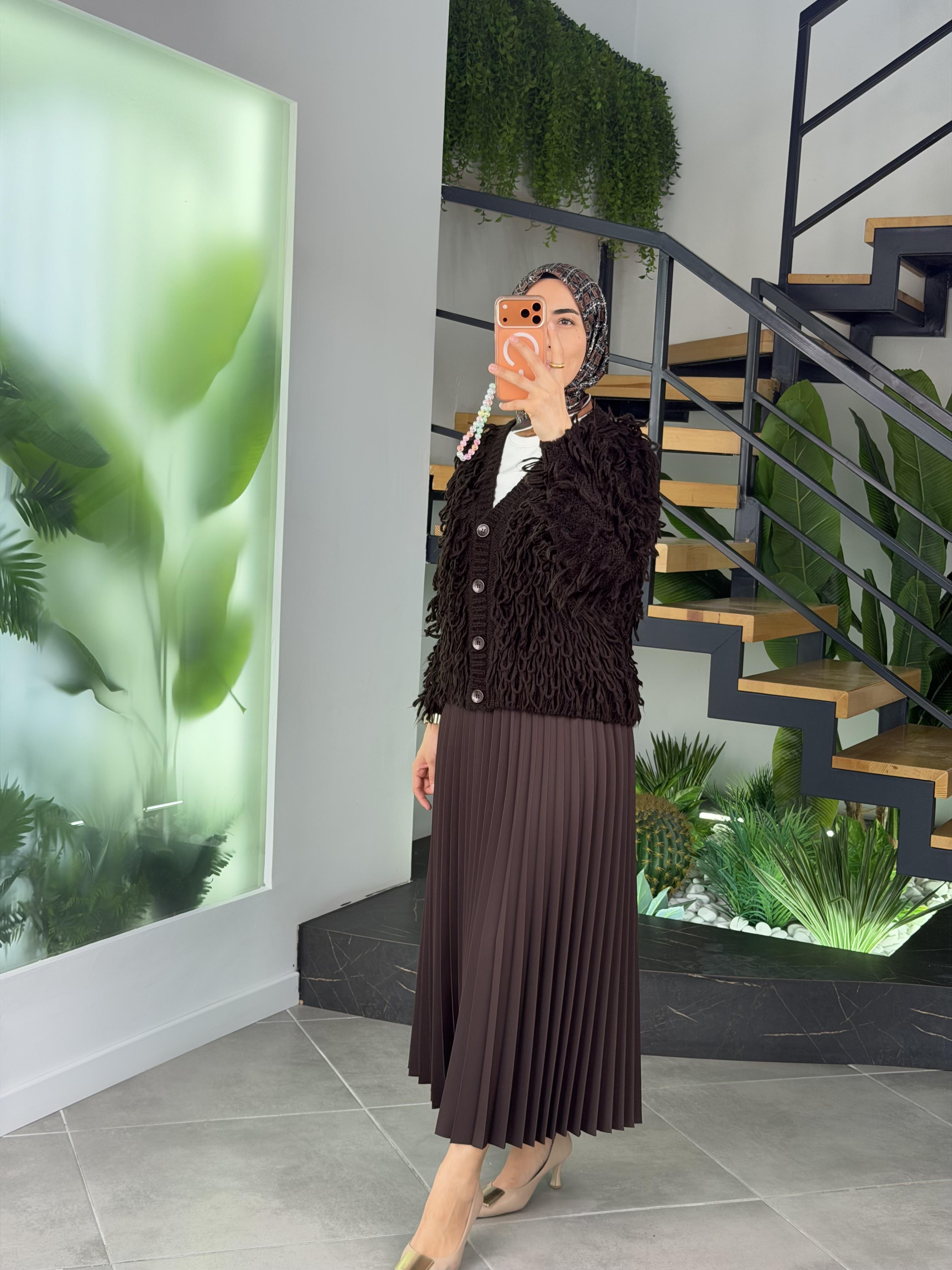 Kahve Renk Saçaklı Triko Hırka