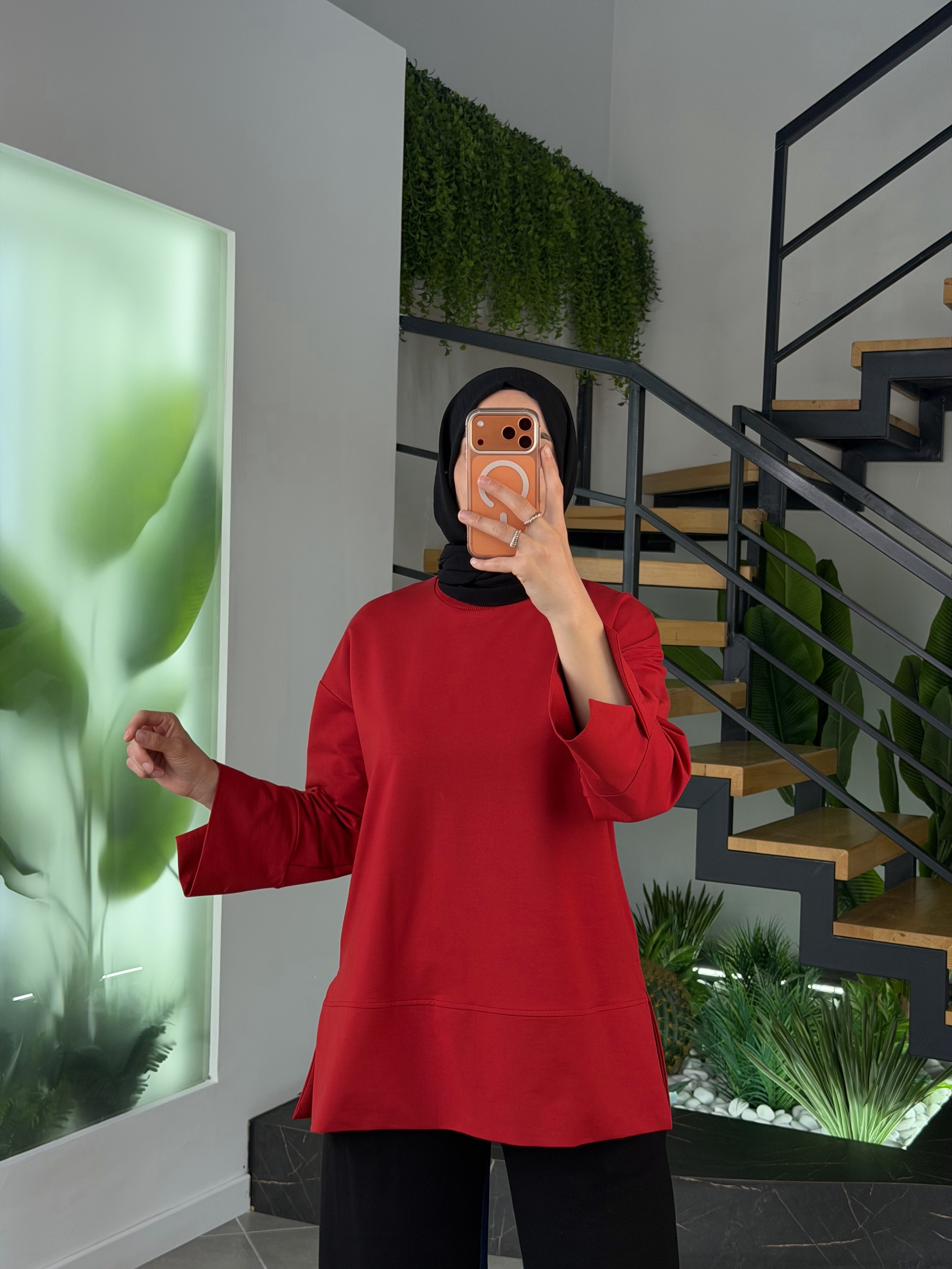 Kırmızı Renk Yandan Yırtmaçlı Basıc Sweatshirt