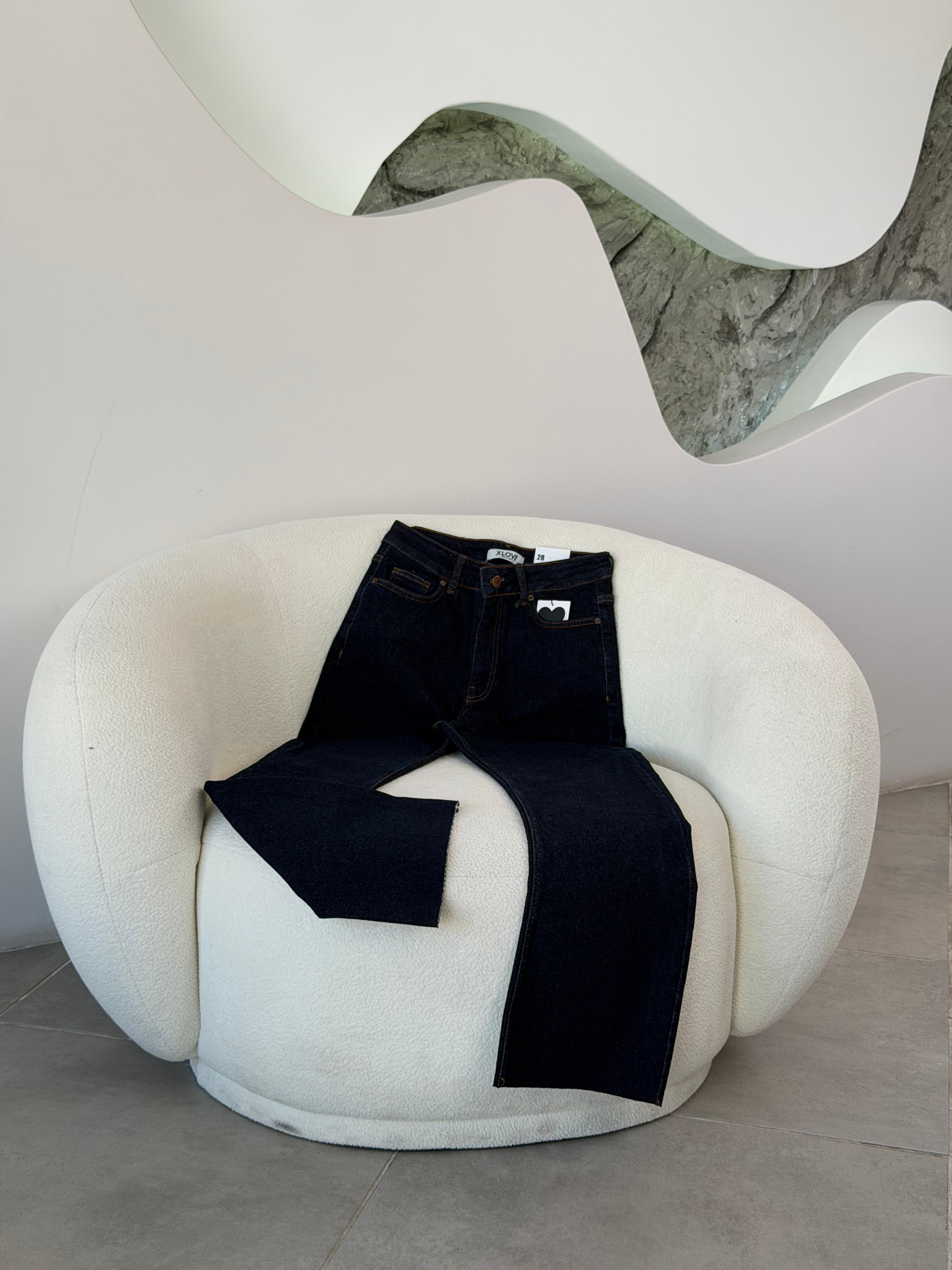 Koyu Mavi Renk Beli Kemerli Jean