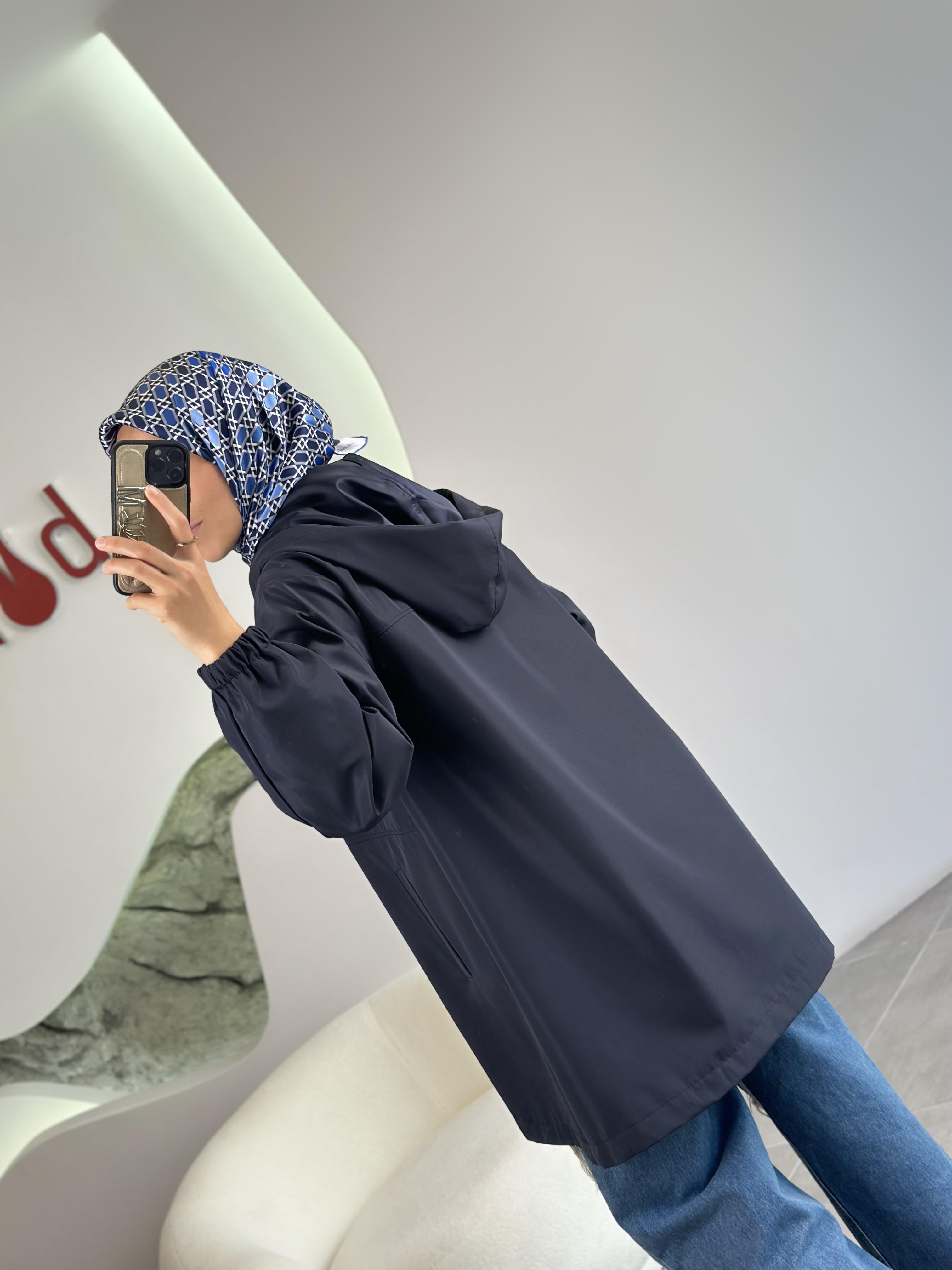 Lacivert Renk Bondit Kumaşlı Taş İşlemeli Yağmurluk