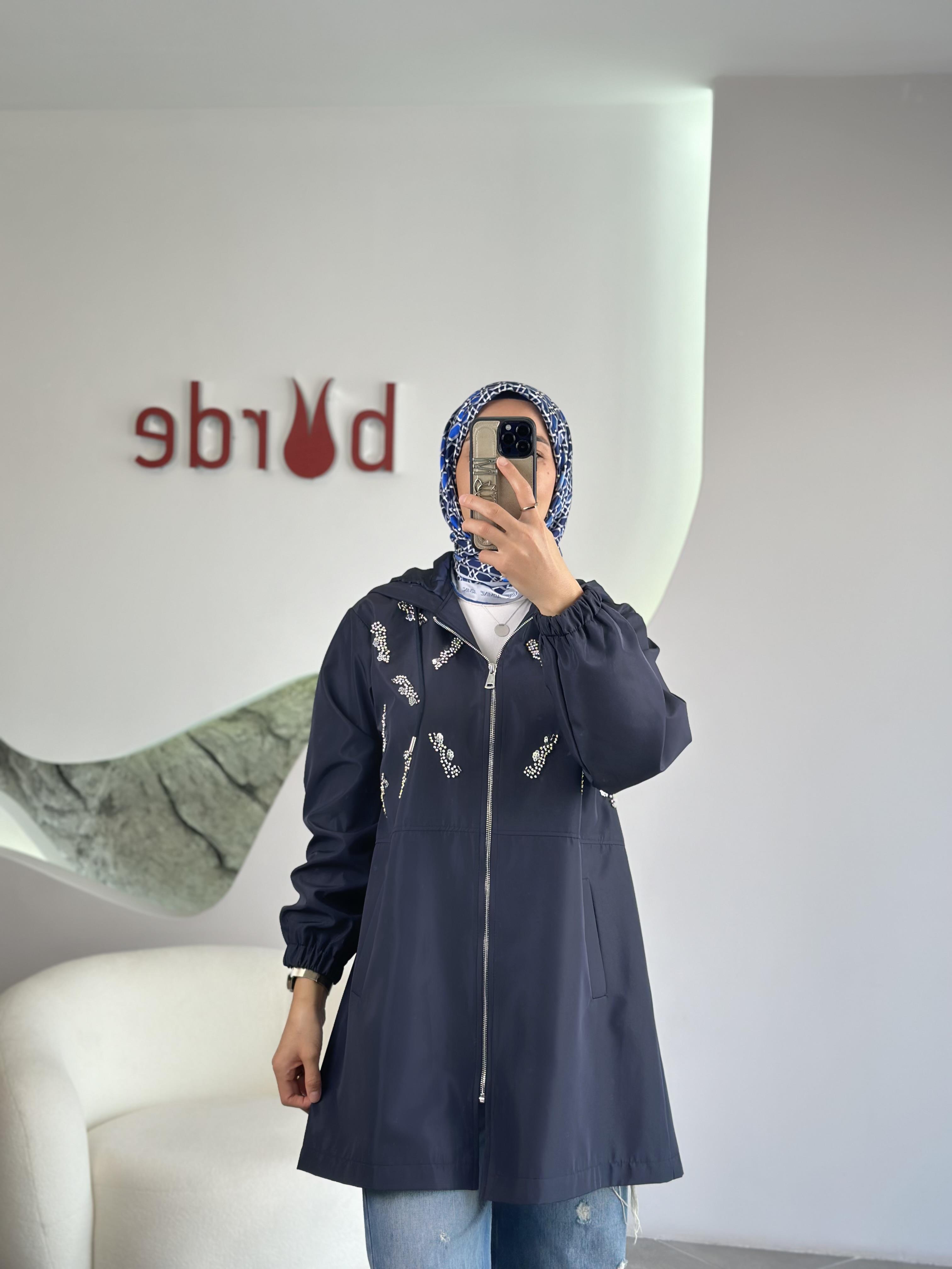 Lacivert Renk Bondit Kumaşlı Taş İşlemeli Yağmurluk