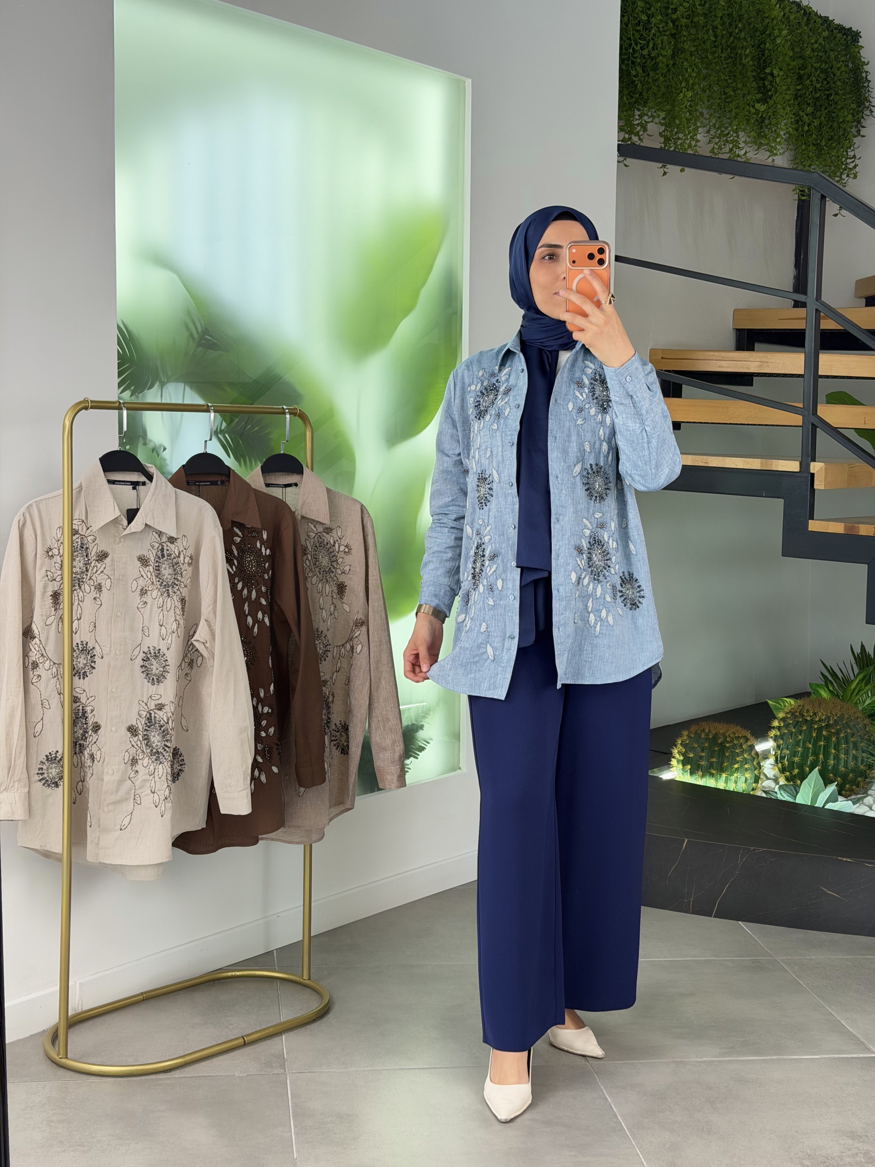 Mavi Renk Nakış Ve Boncuk İşlemeli Gömlek