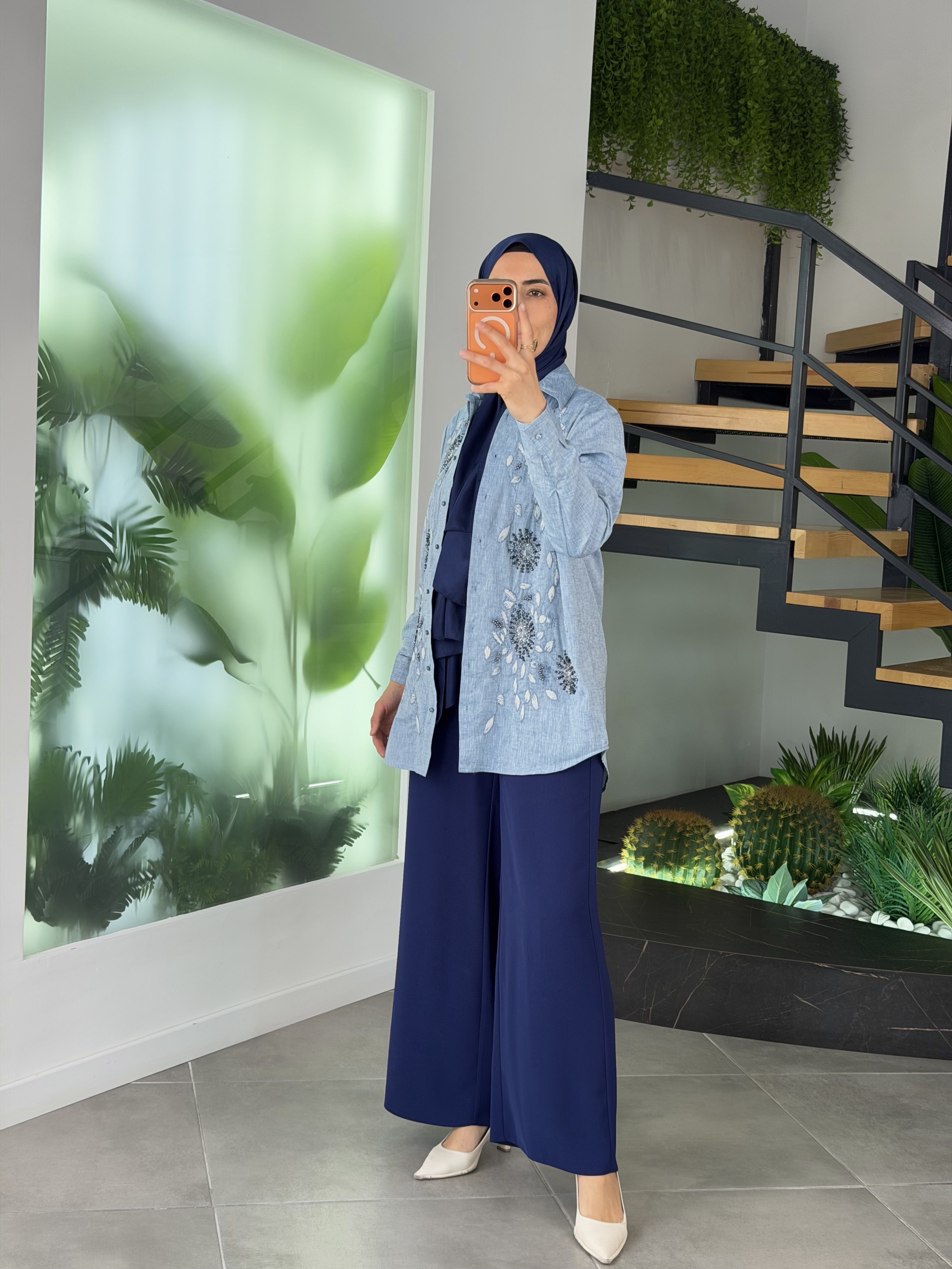 Mavi Renk Nakış Ve Boncuk İşlemeli Gömlek