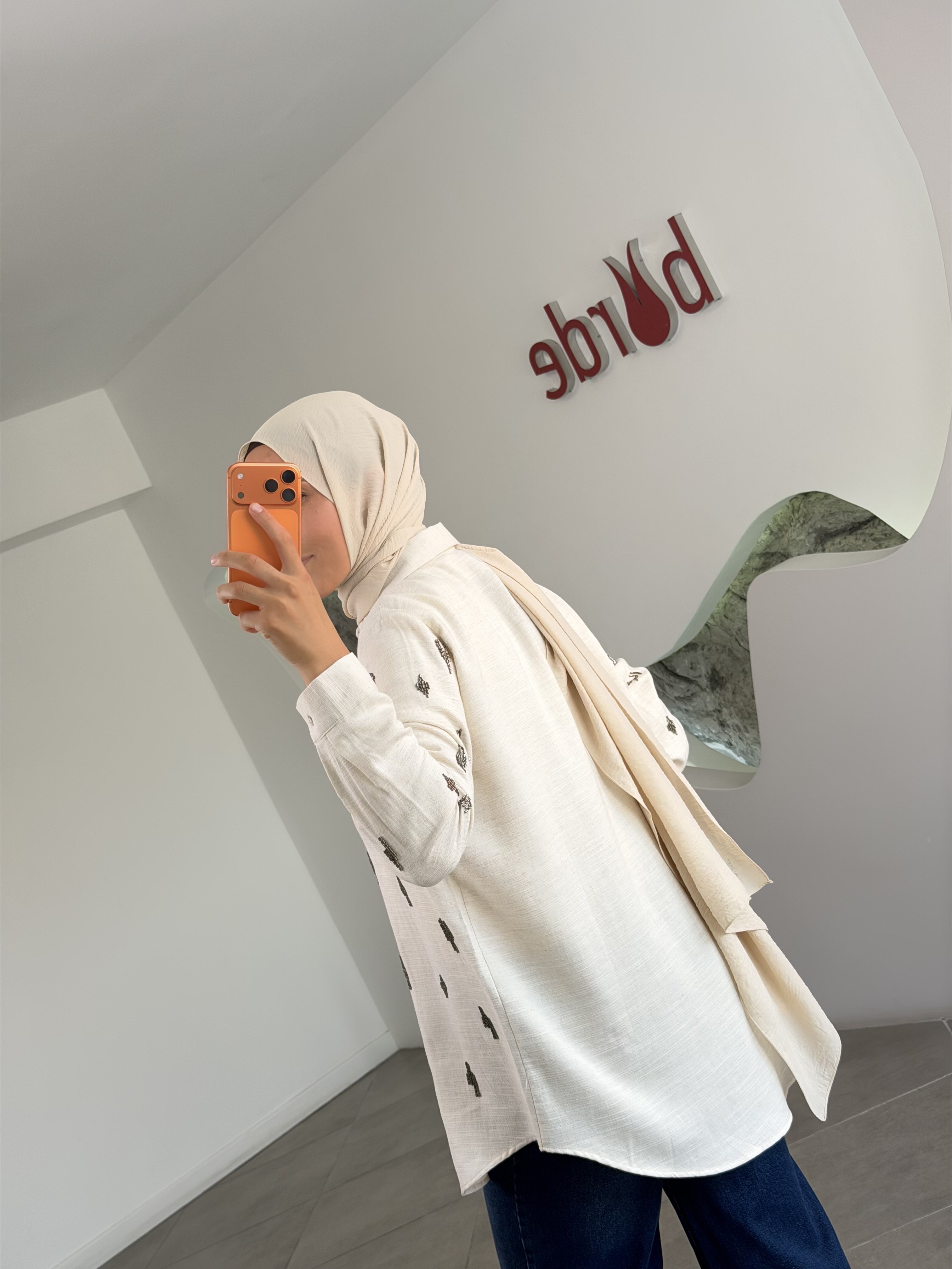 Naturel Renk Kesme Boncuk İşlemeli Gömlek
