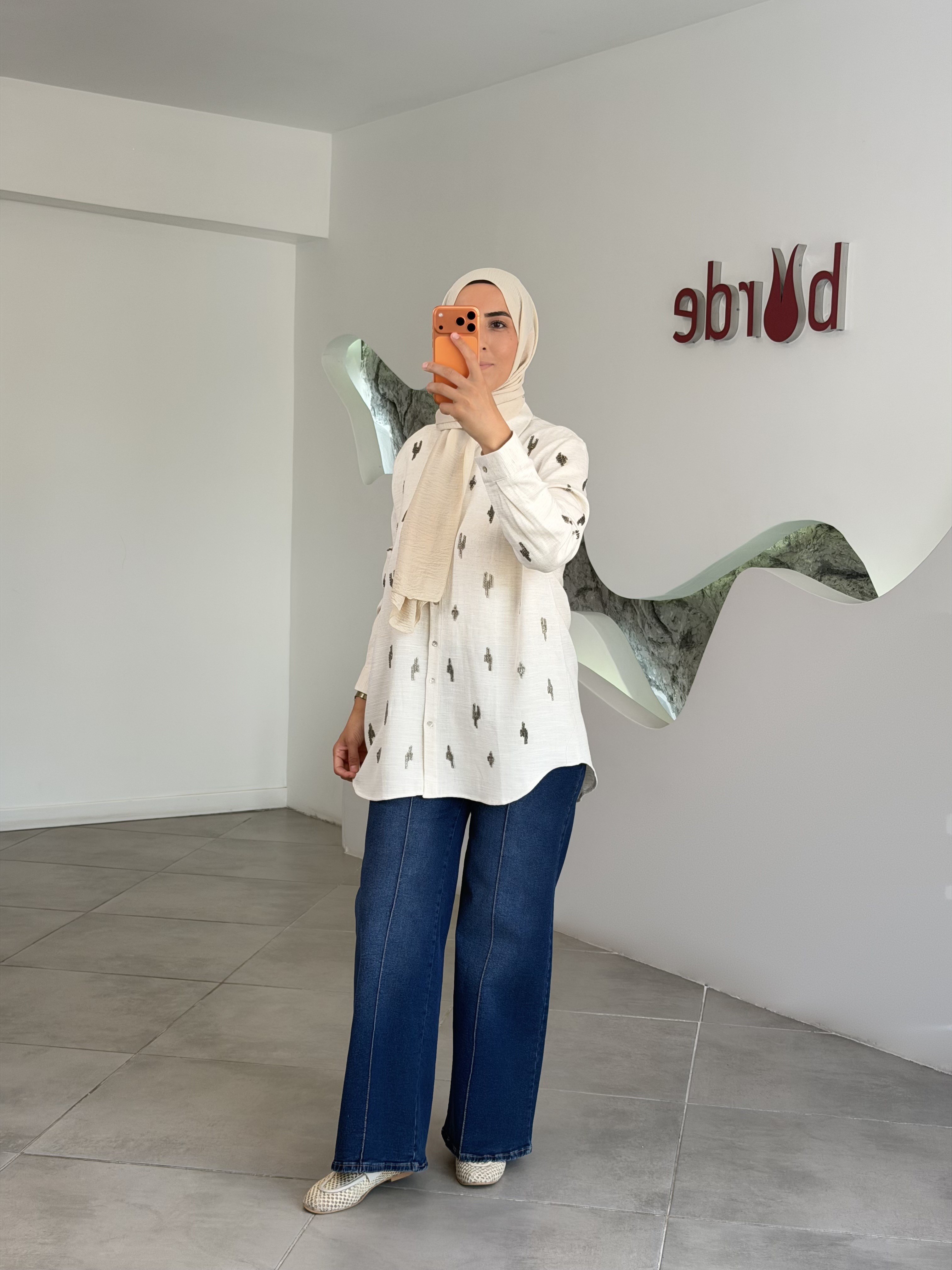 Naturel Renk Kesme Boncuk İşlemeli Gömlek