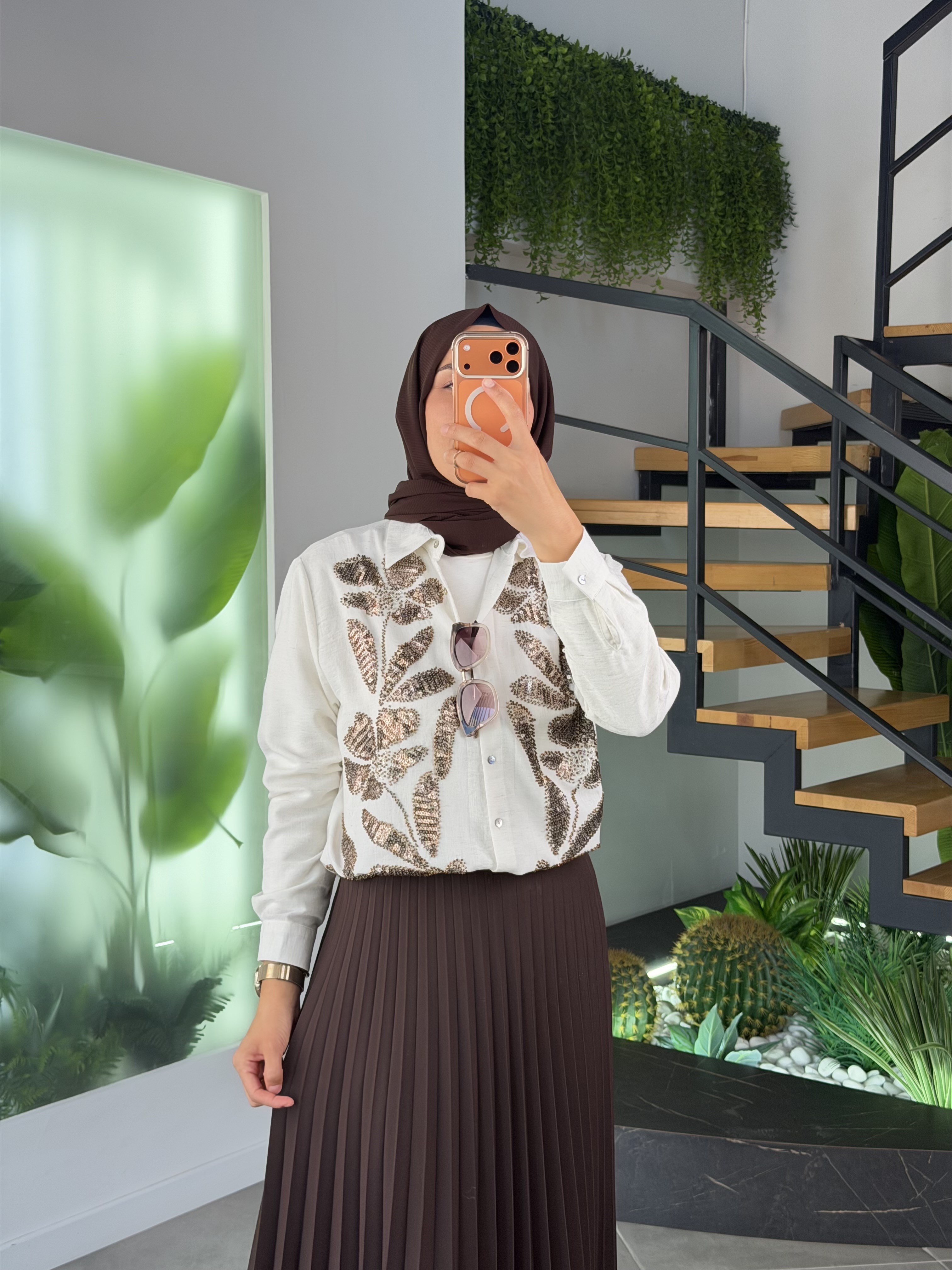 Naturel Renk Pulet Ve Boncuk İşlemeli Gömlek