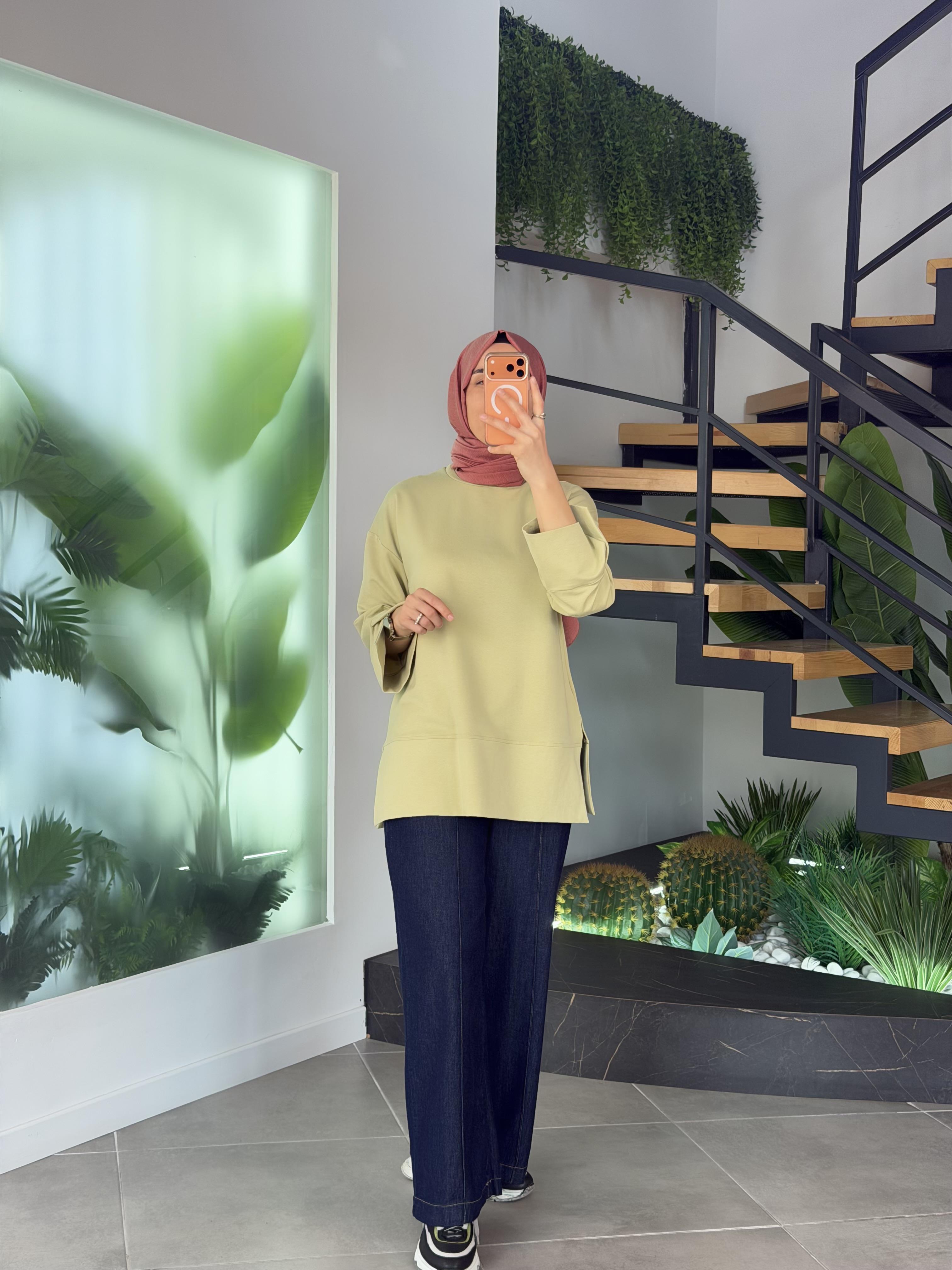 Olive Renk Yandan Yırtmaçlı Basıc Sweatshirt