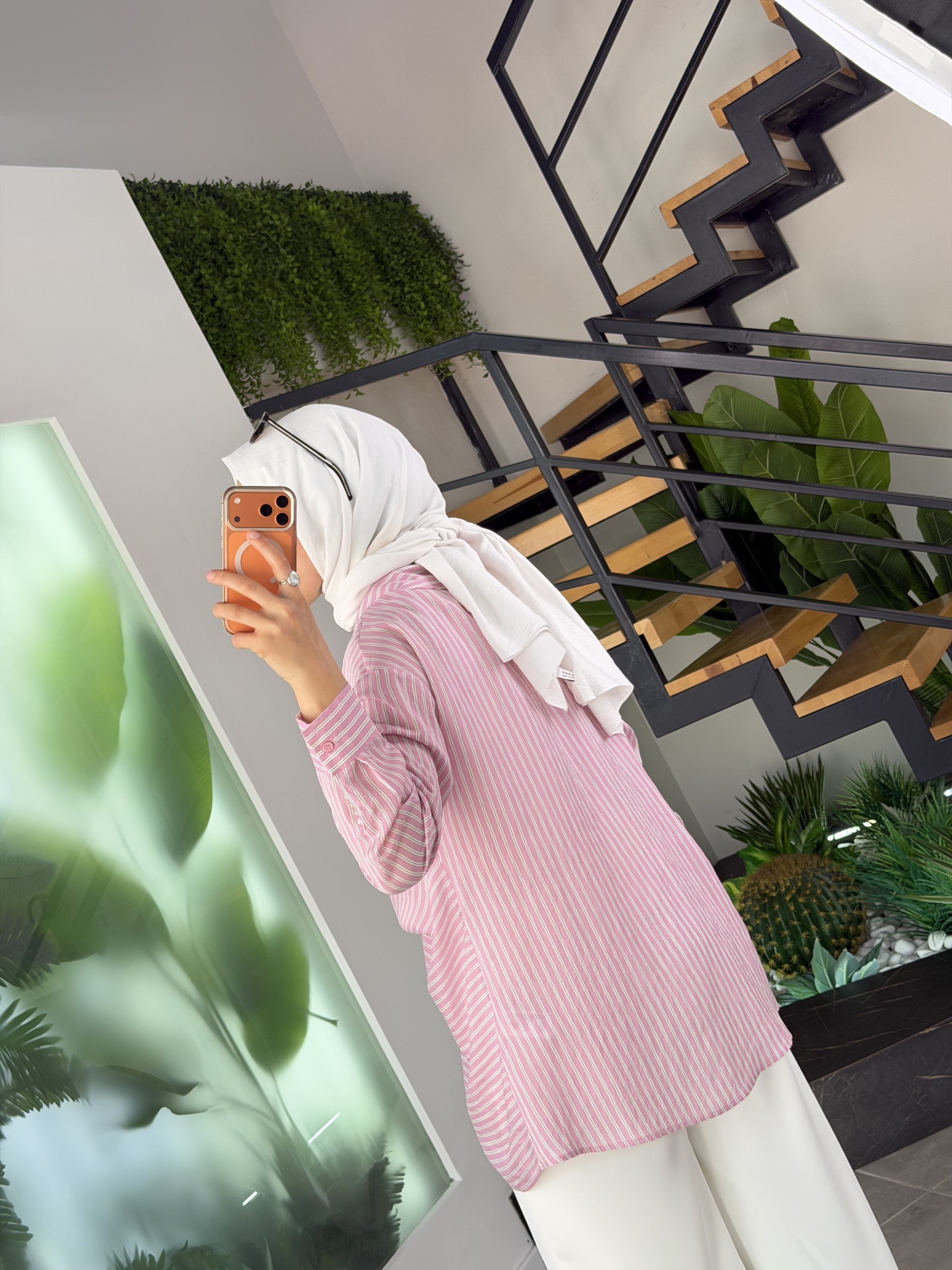 Pembe Renk Gold Tokalı Asimetrik Gömlek