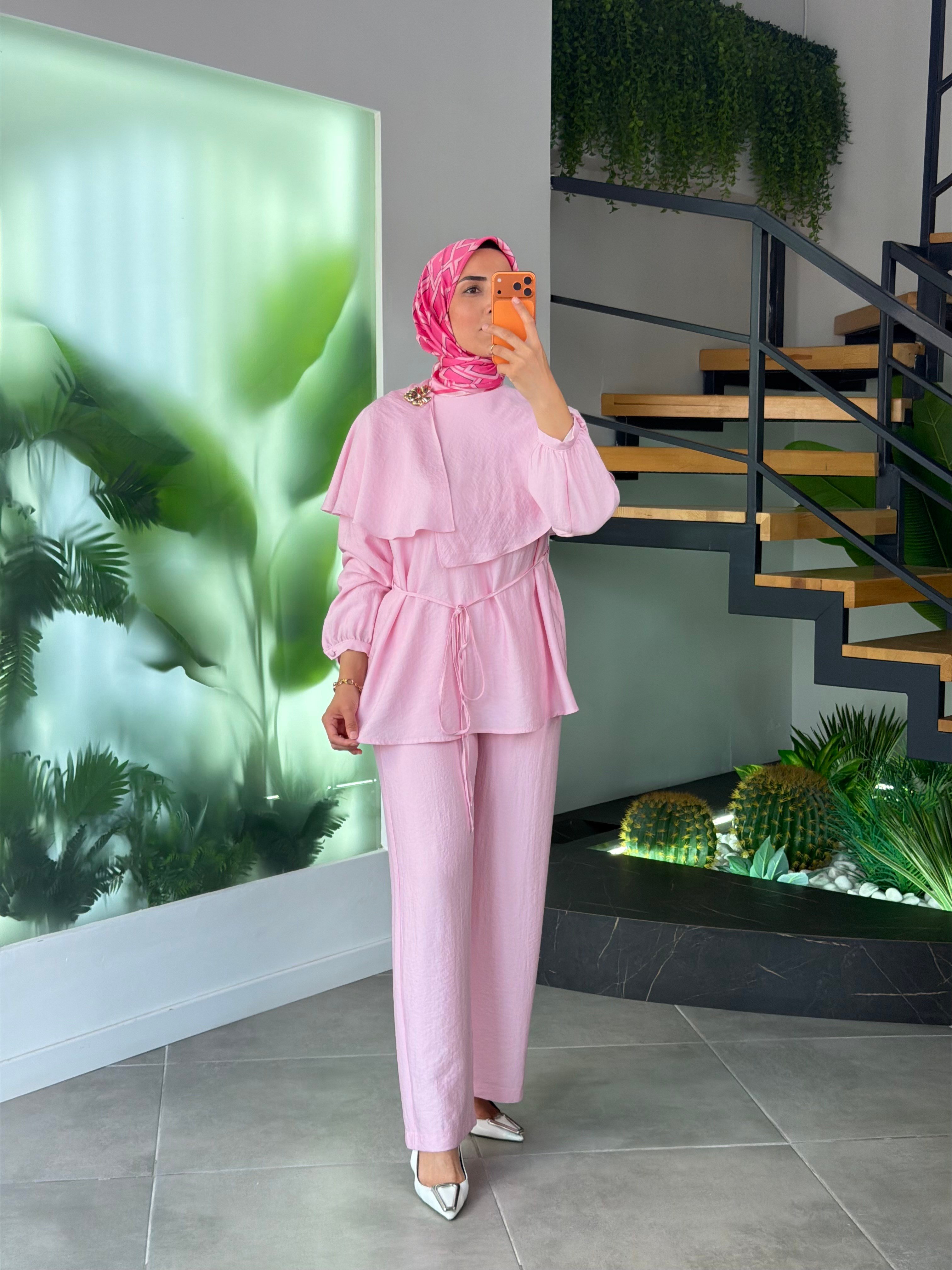 Pembe Renk Pelerin Detaylı Tokalı Takım