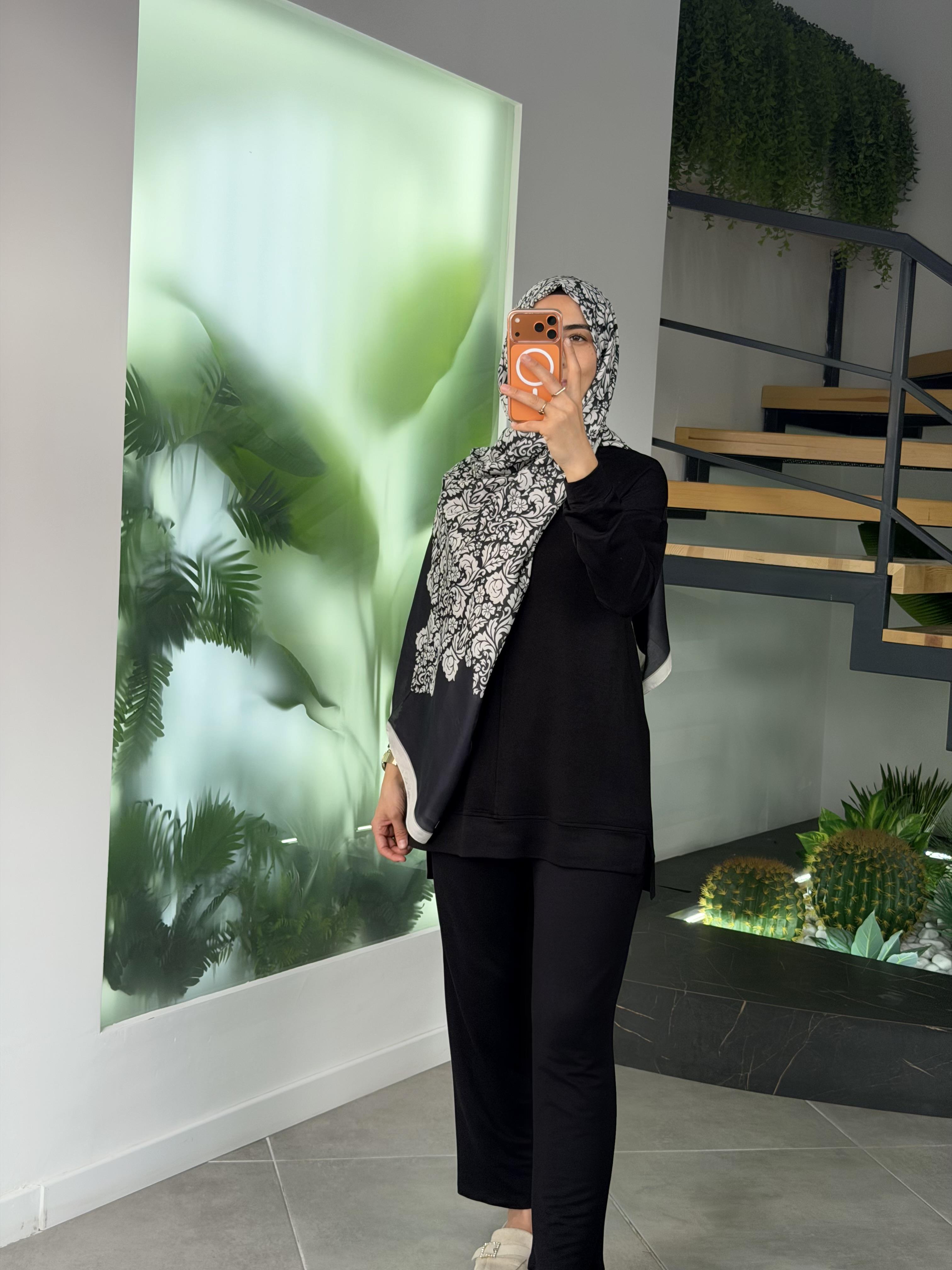 Siyah- Beyaz Renk Royal Motif Şal