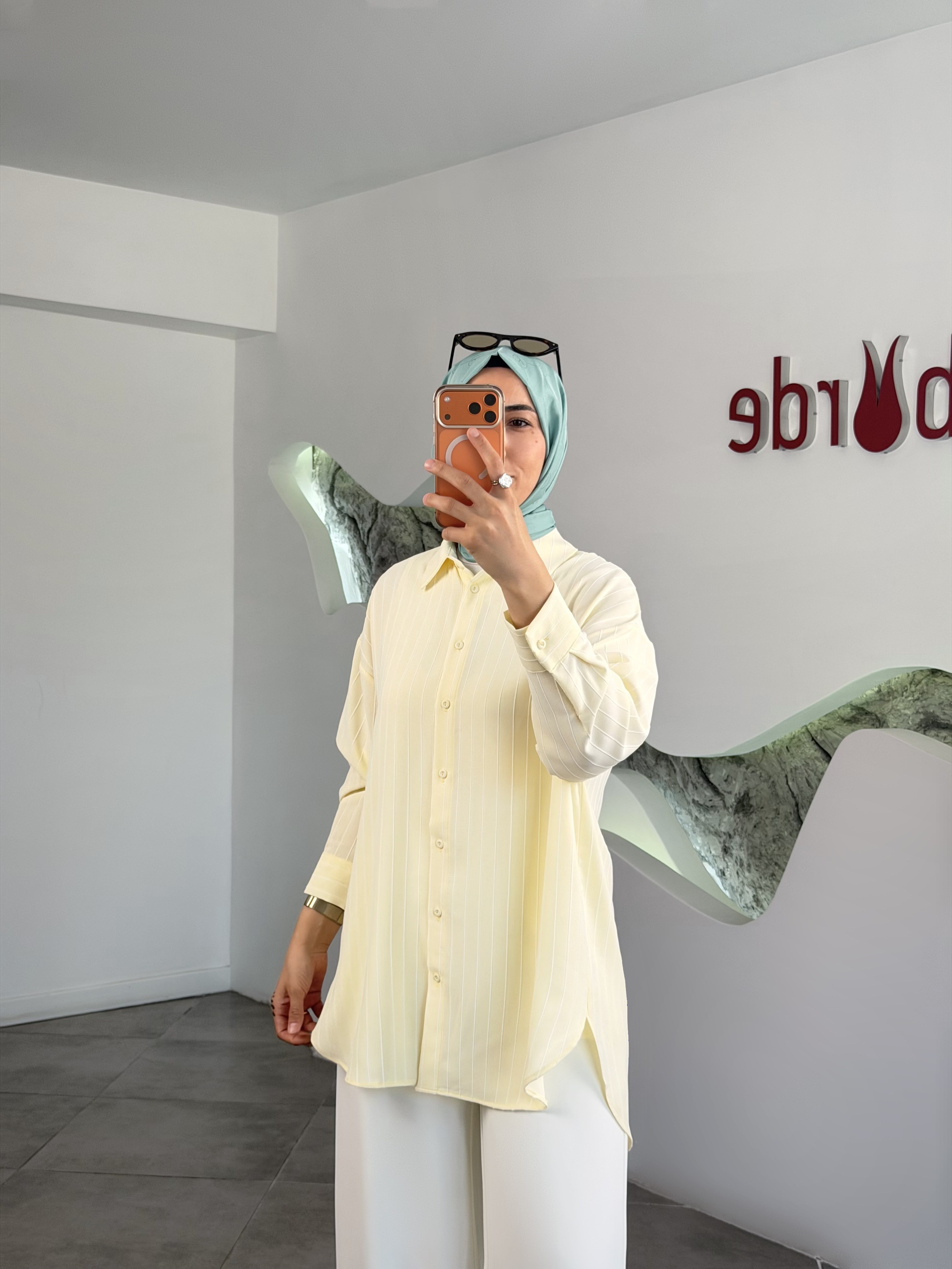Sarı Renk Çizgili Basıc Gömlek